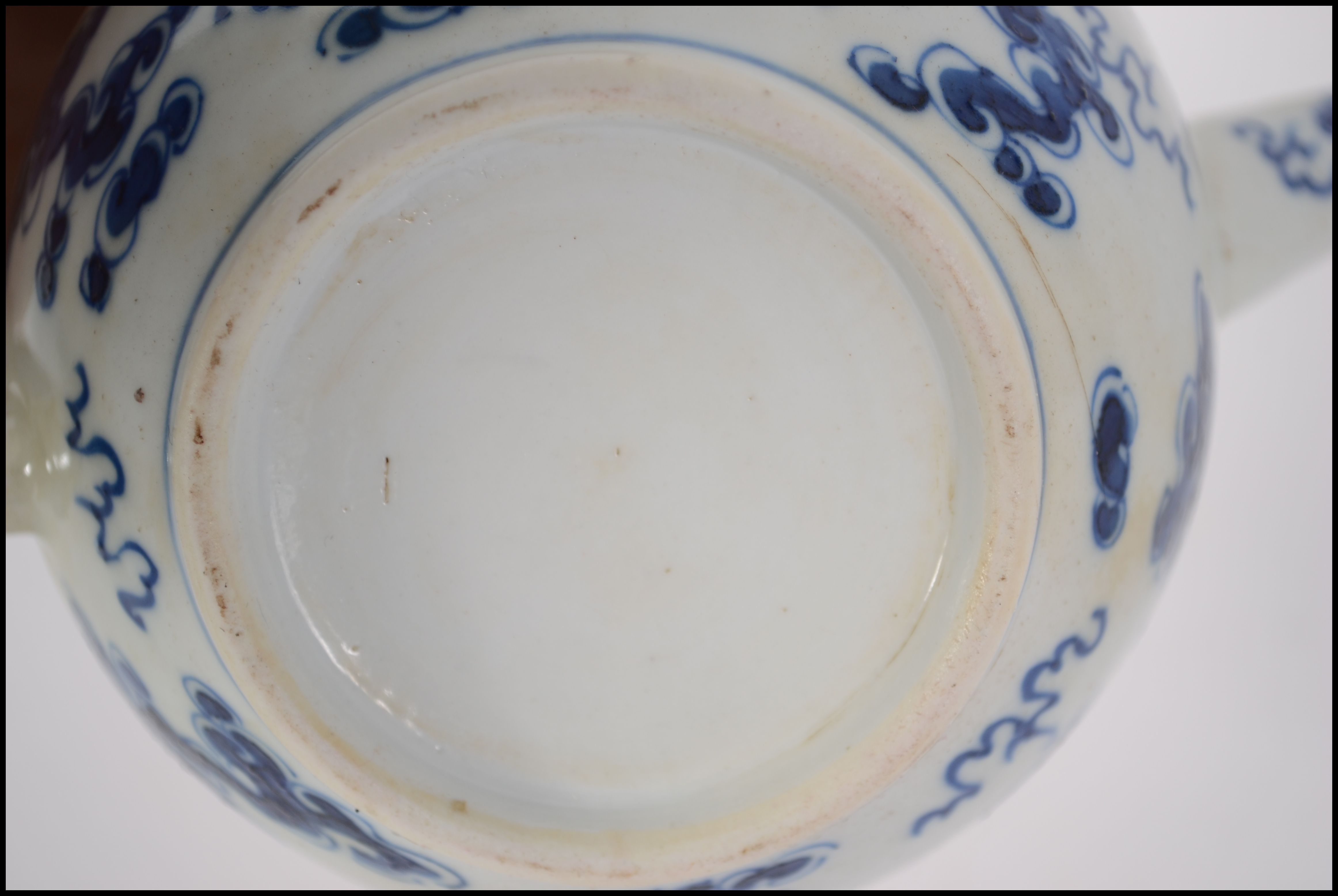 A late 19th Century Chinese blue and white teapot - Image 6 of 6