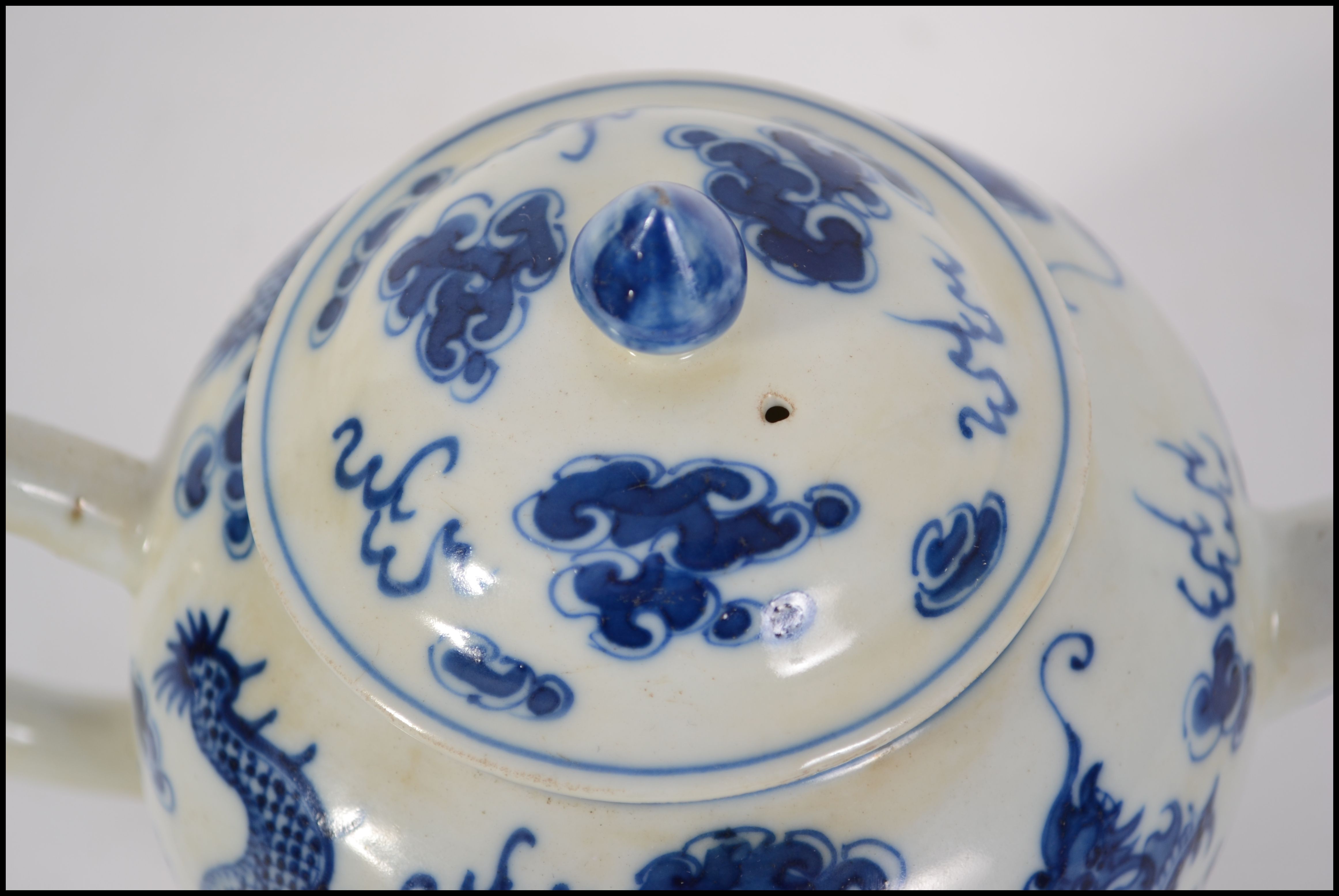 A late 19th Century Chinese blue and white teapot - Image 4 of 6