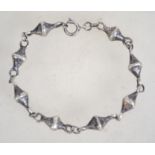 A vintage Modernist sterling silver bracelet havin