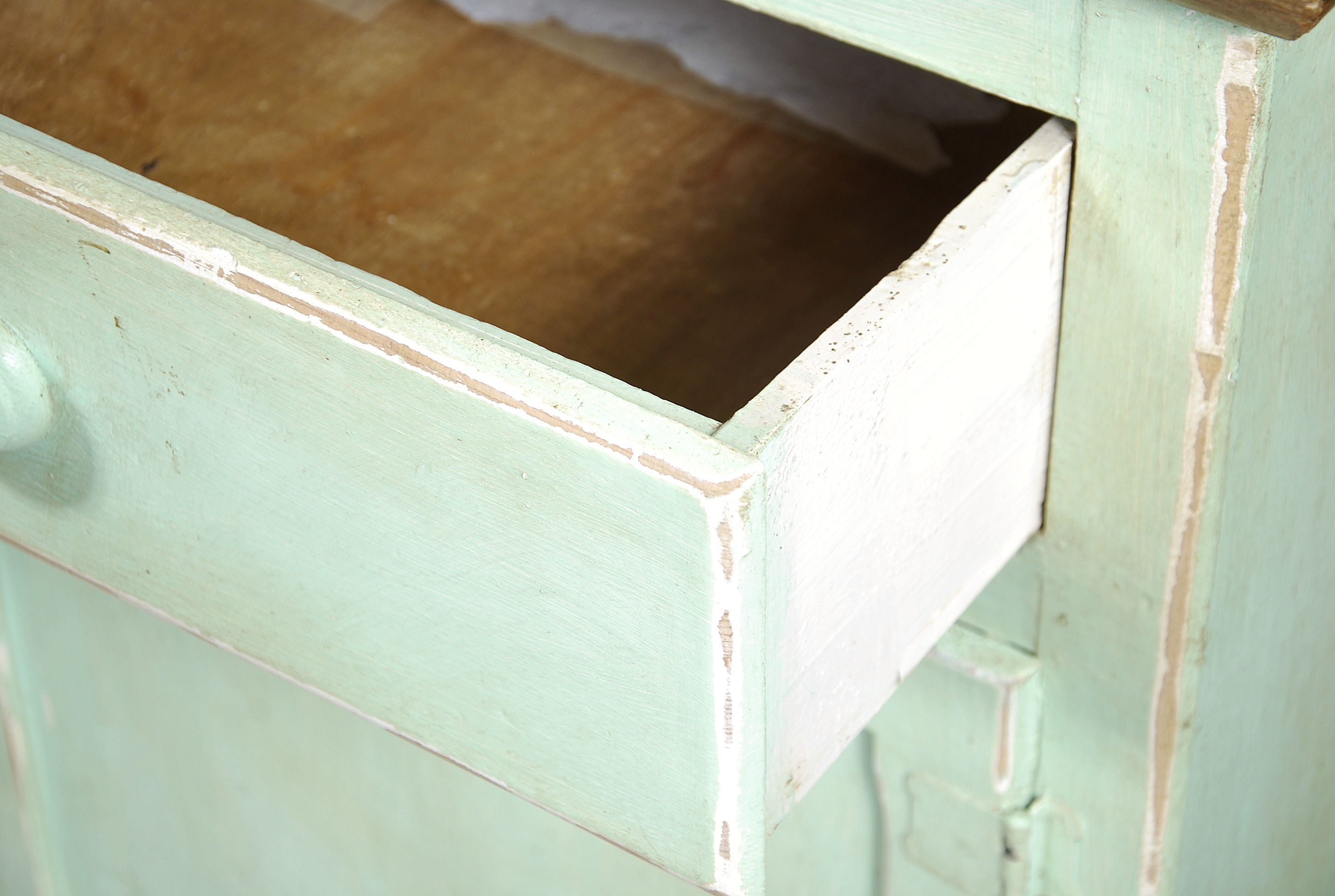 An early 20th century pine scrubbed top cupboard. - Image 3 of 4