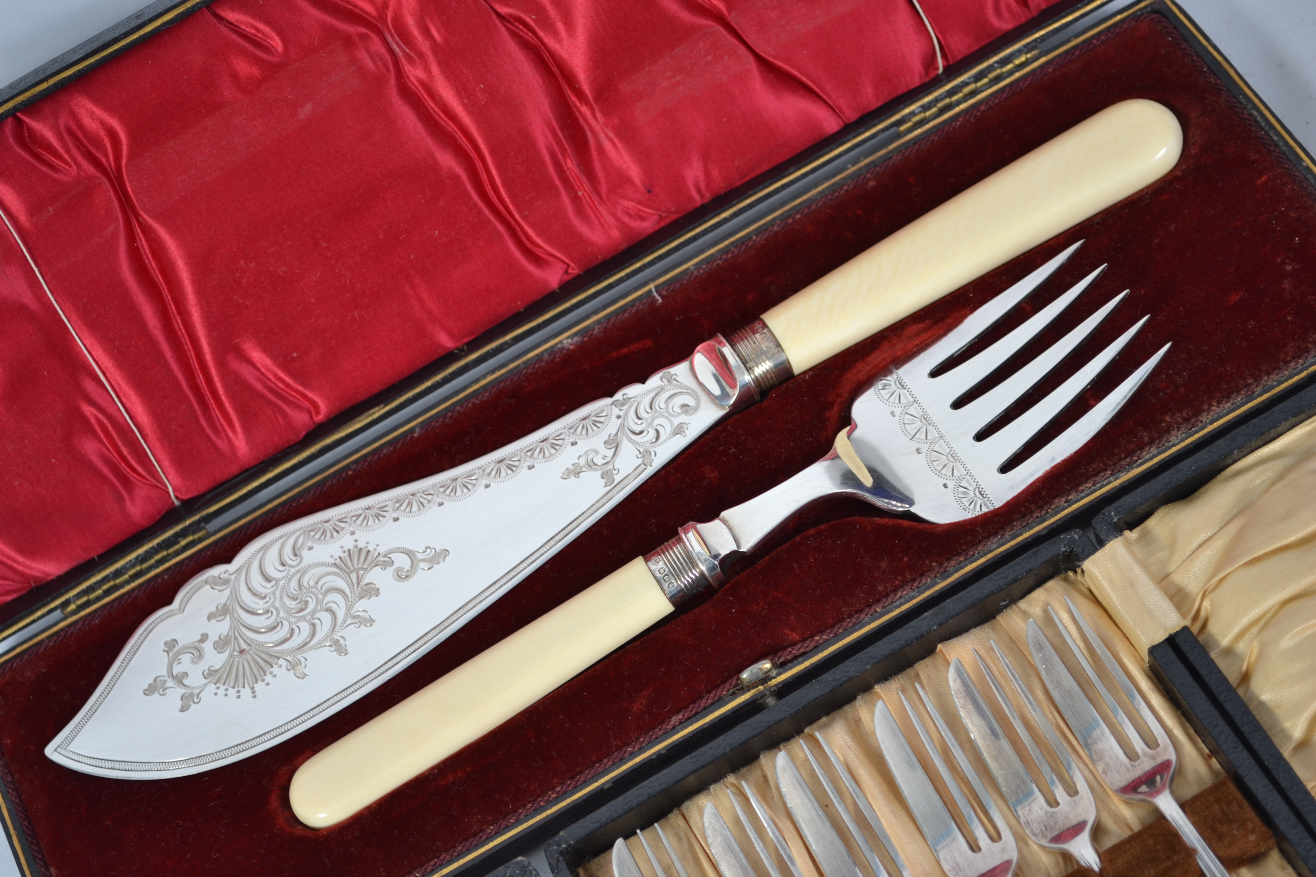 A Victorian silver hallmarked cased fish knife and - Image 4 of 5