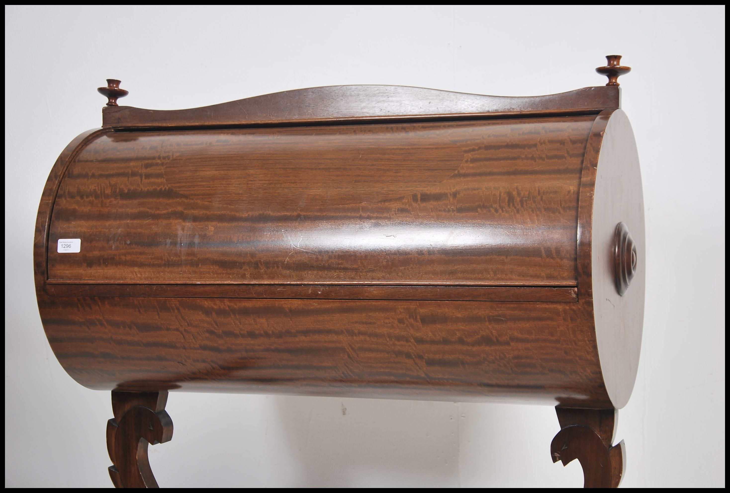 A good mahogany cylinder bureau with articulated l - Image 2 of 5