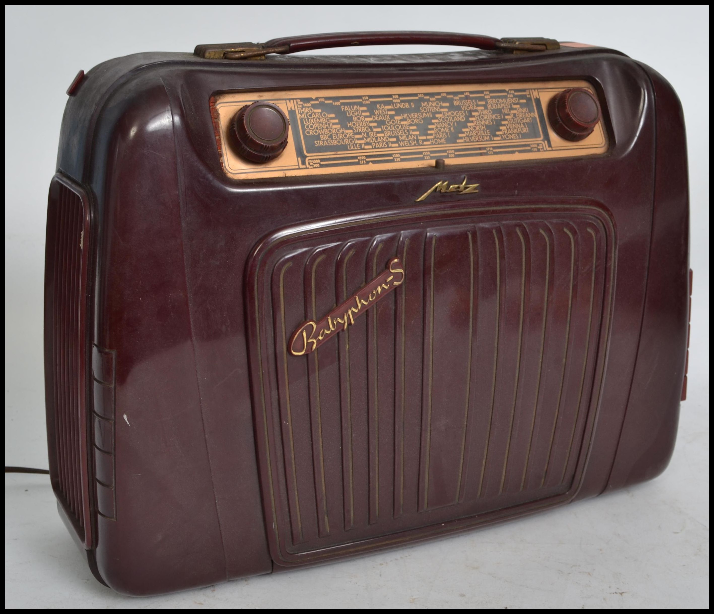 A stunning vintage bakelite Metz Babyphone mini portable radiogram ...