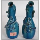 A pair of 18th / 19th century Chinese vases / pour