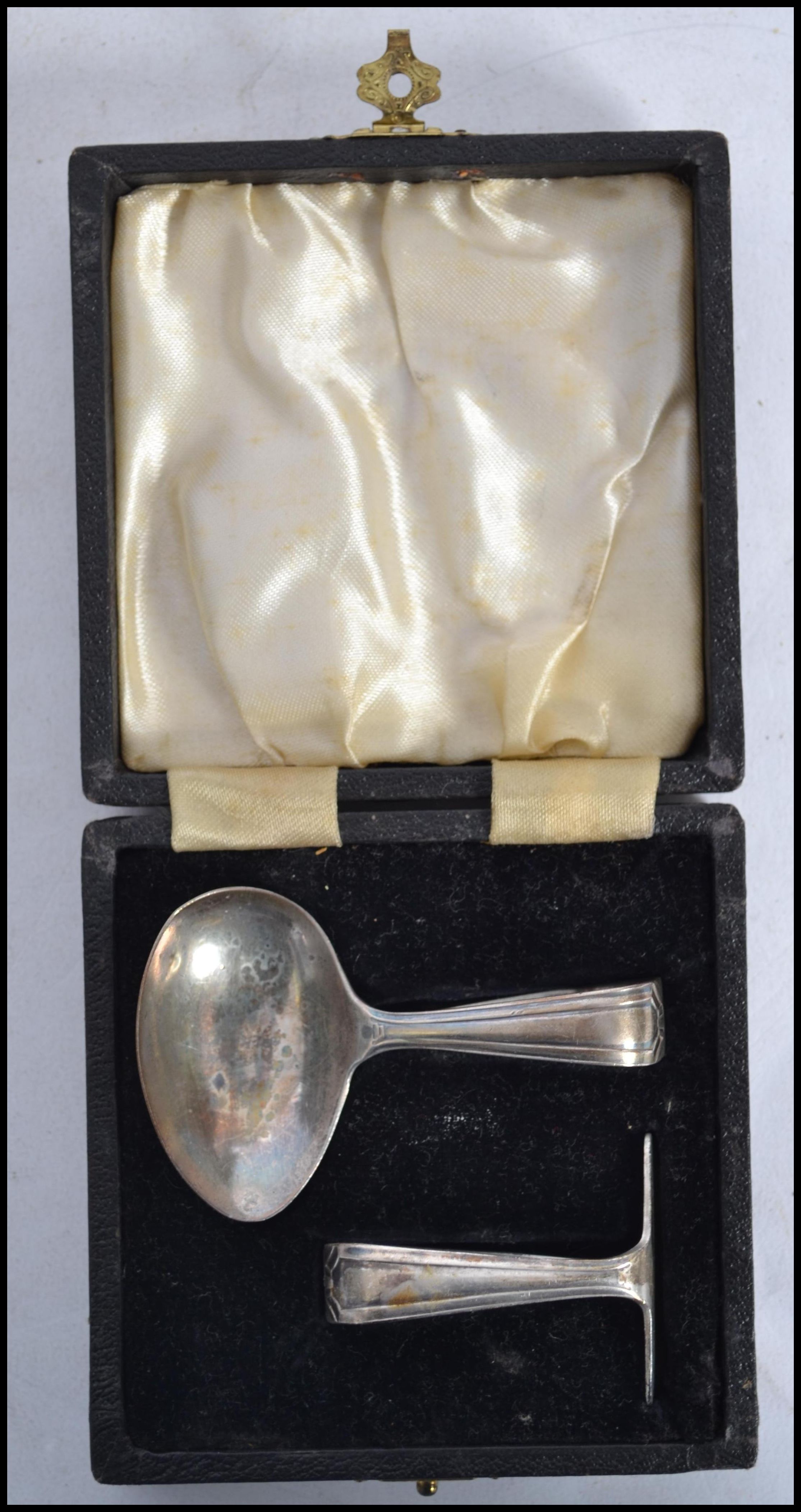 A silver hallmarked christening set by Francis How - Image 10 of 11
