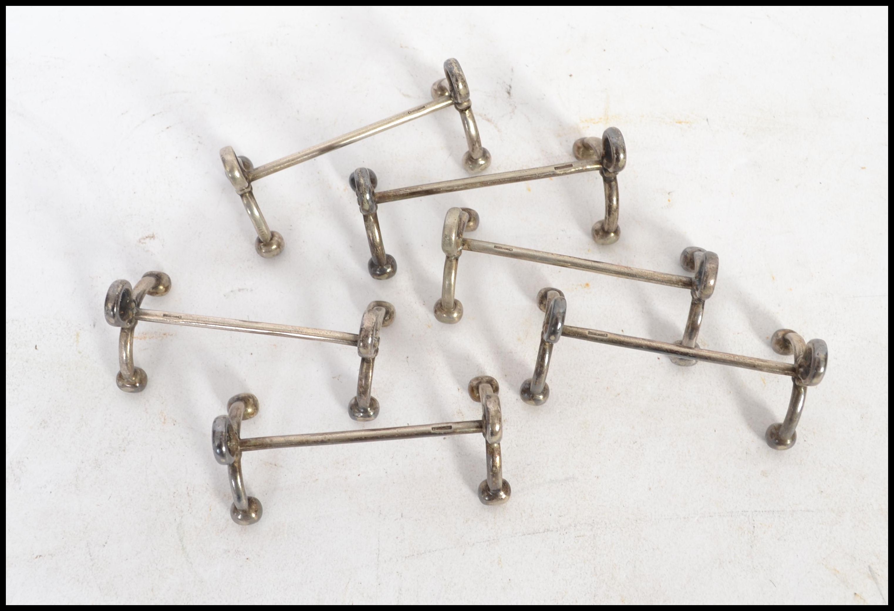 A set of silver plated knife rests having bow legs - Image 2 of 7