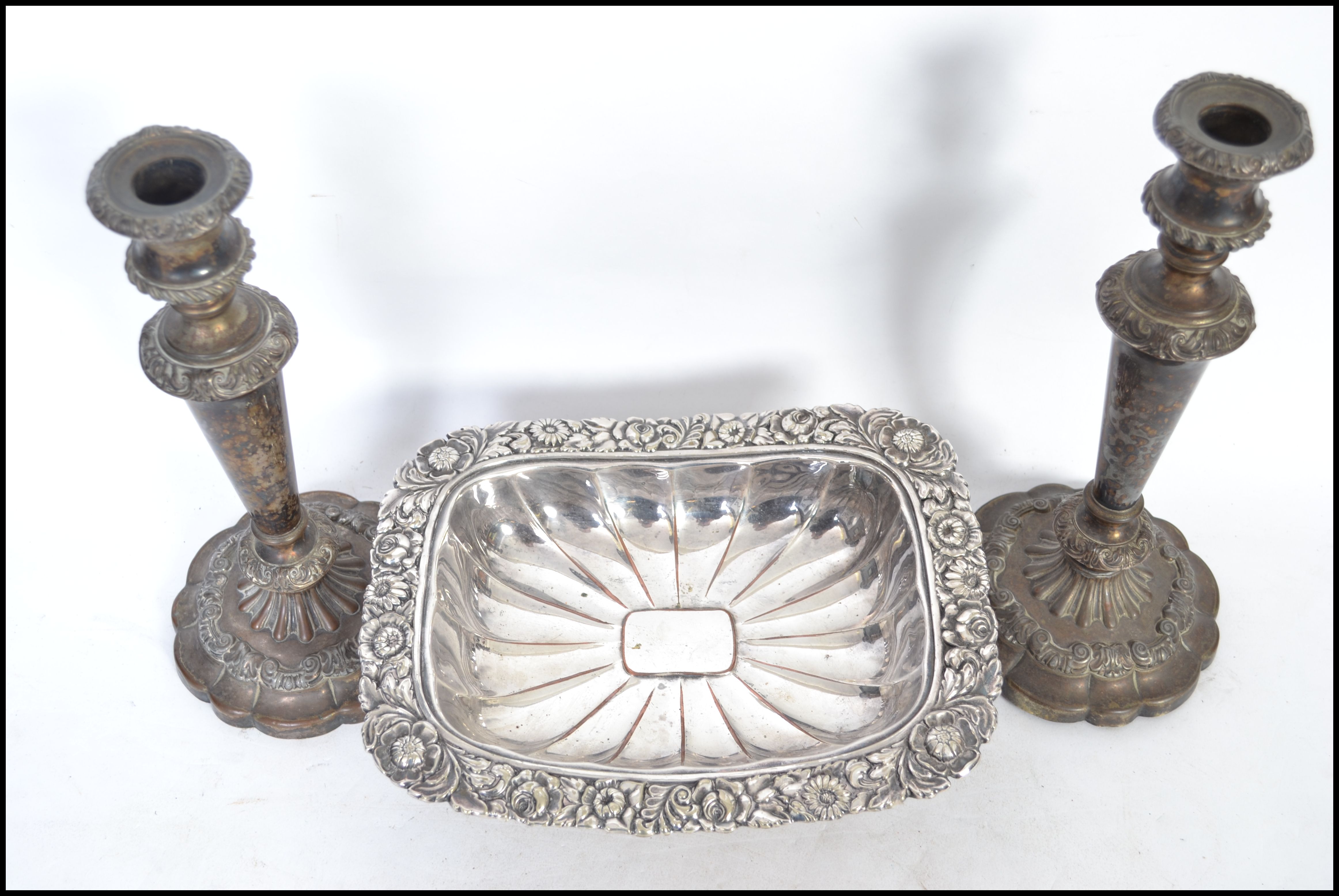 A Victorian silver plate on copper bread dish havi - Image 2 of 10