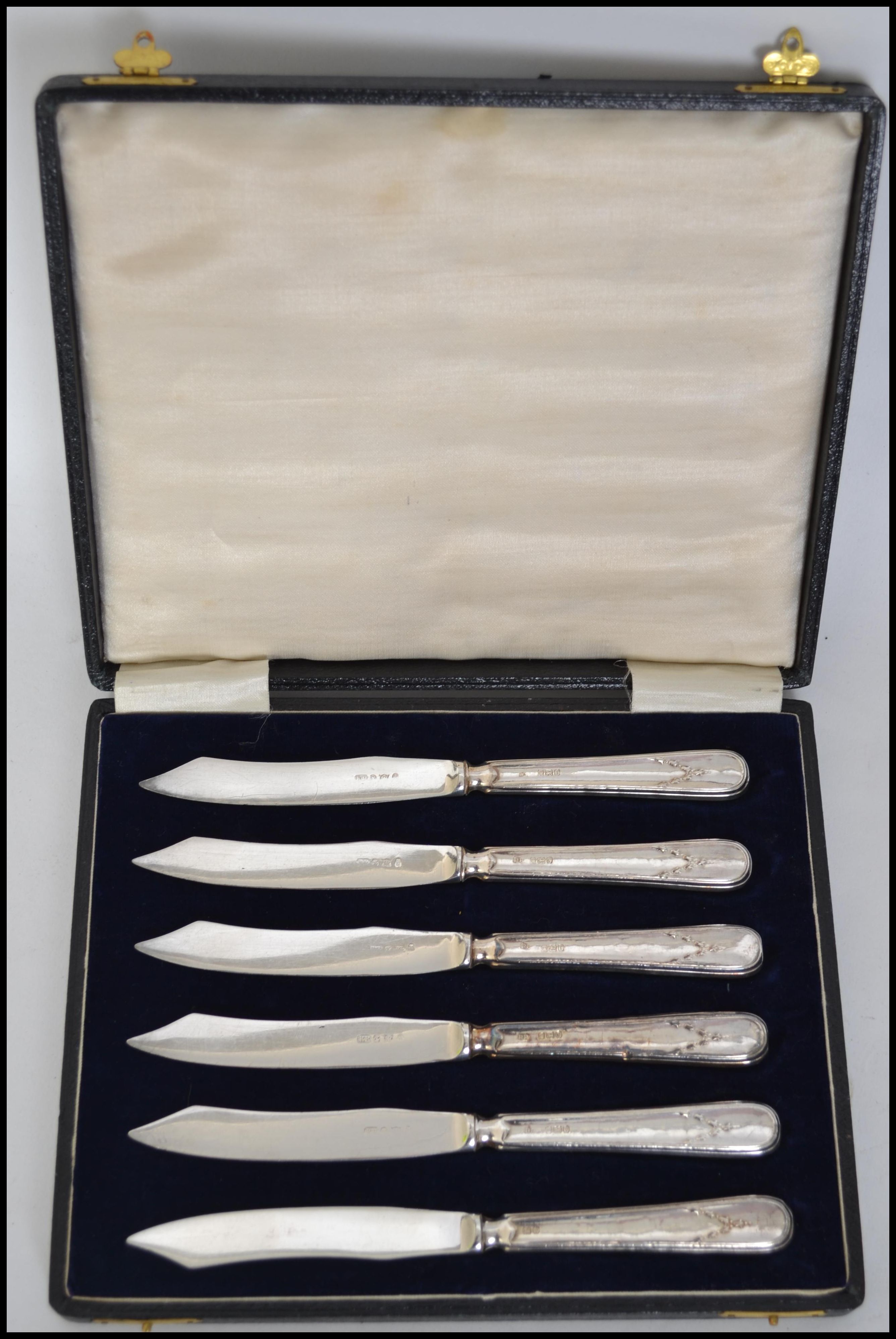 A cased set of 6 silver hallmarked knives complete - Image 2 of 4