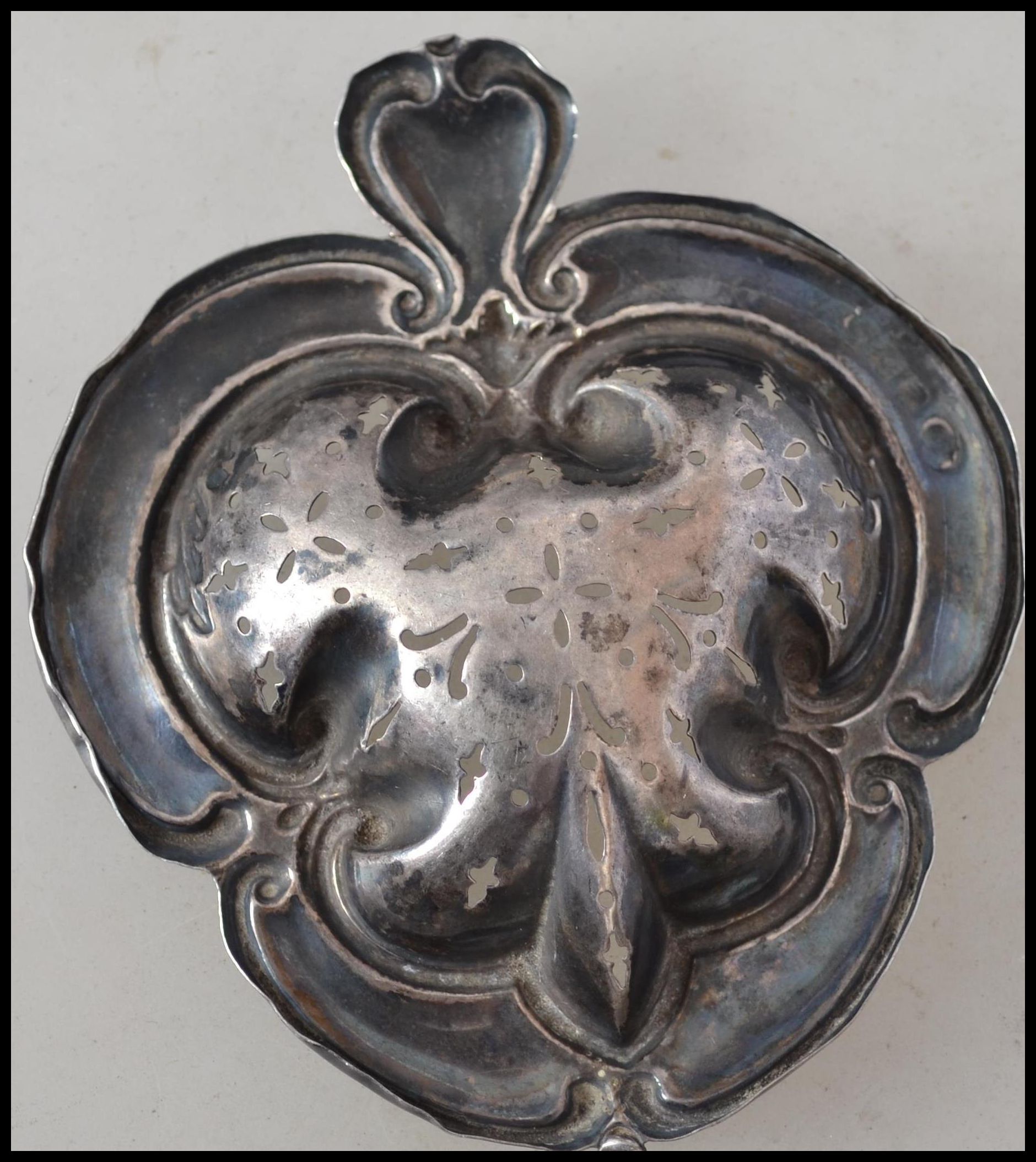 A silver hallmarked Art Nouveau tea strainer in th - Image 3 of 4