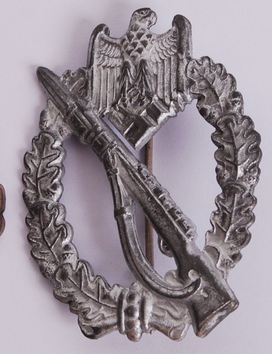 NAZI BADGES - Image 2 of 6