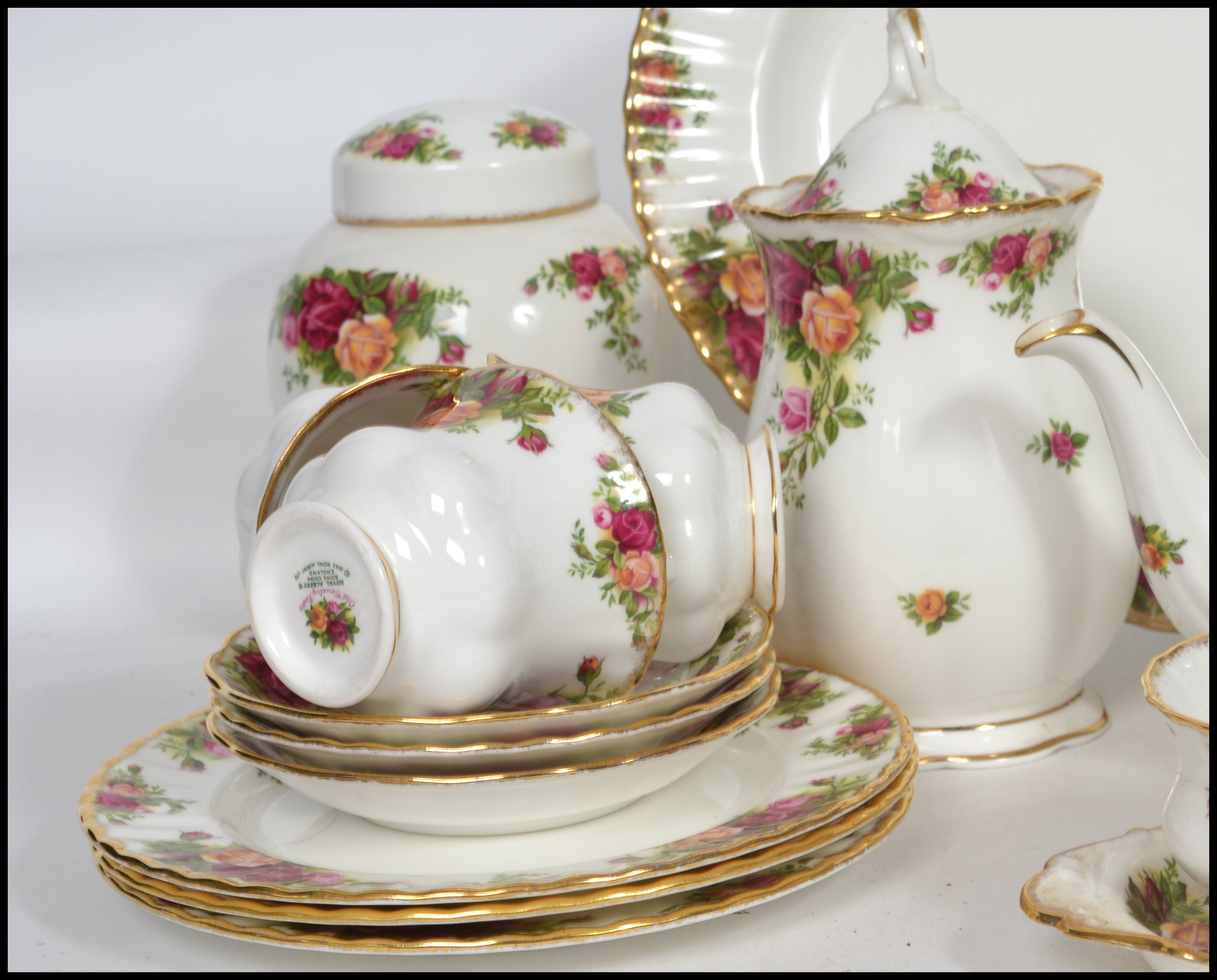 A vintage 20th century Royal Albert Old Country Roses part tea and dinner service consisting of - Image 5 of 12