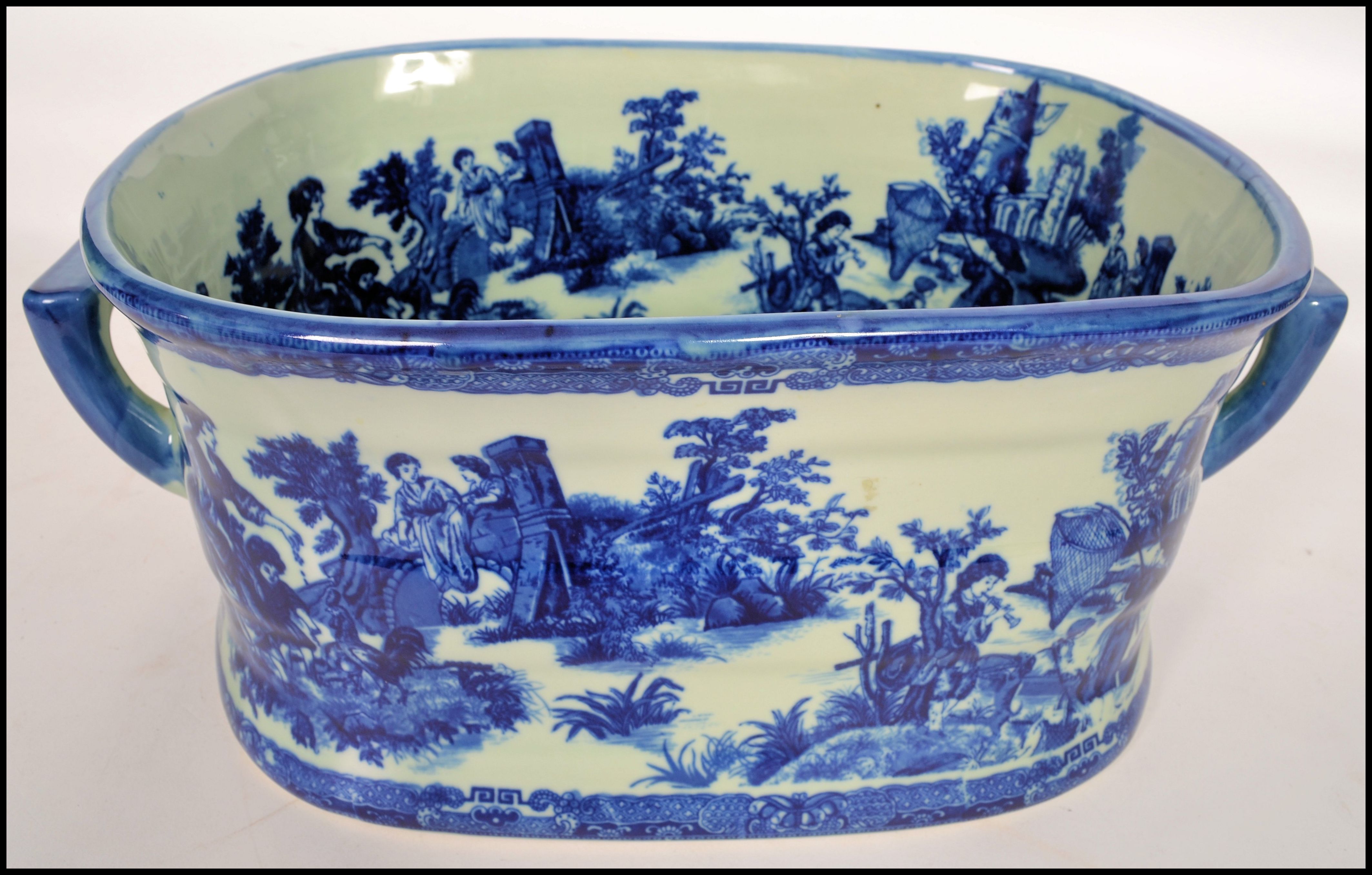 A large Victorian style blue and white willow patt - Image 3 of 5