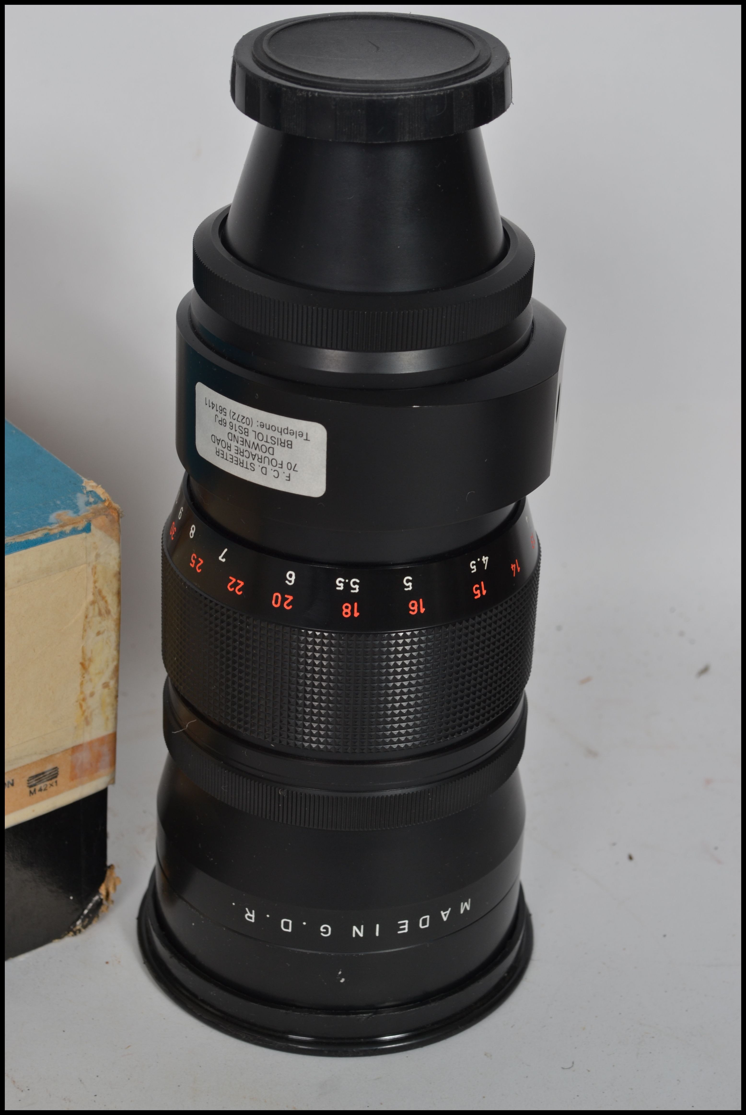 A vintage Pentacon Objektive 4/300 VB M42 X 1 Camera Telephoto Lens complete in the original box. - Image 2 of 4