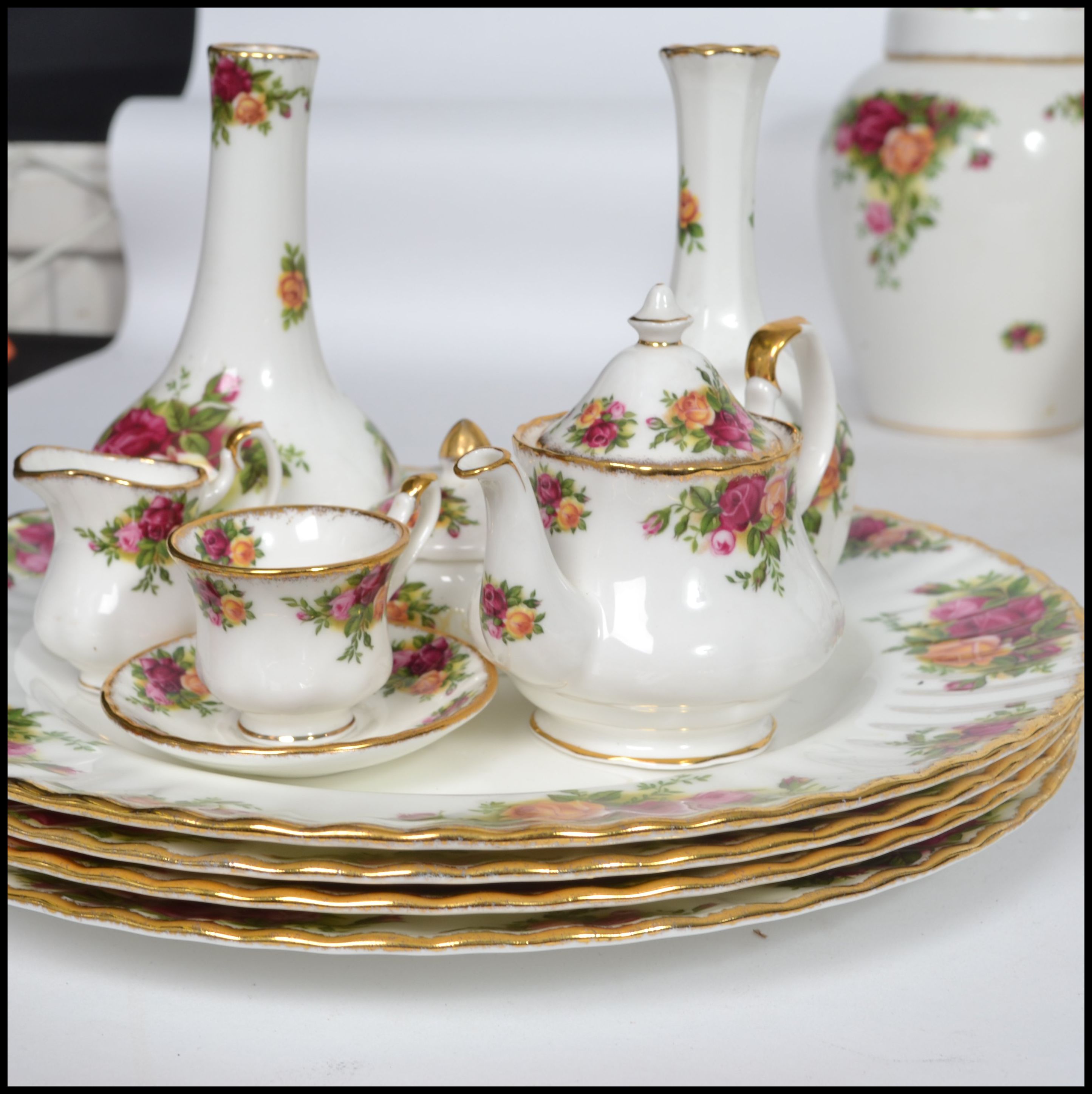 A vintage 20th century Royal Albert Old Country Roses part tea and dinner service consisting of - Image 10 of 12