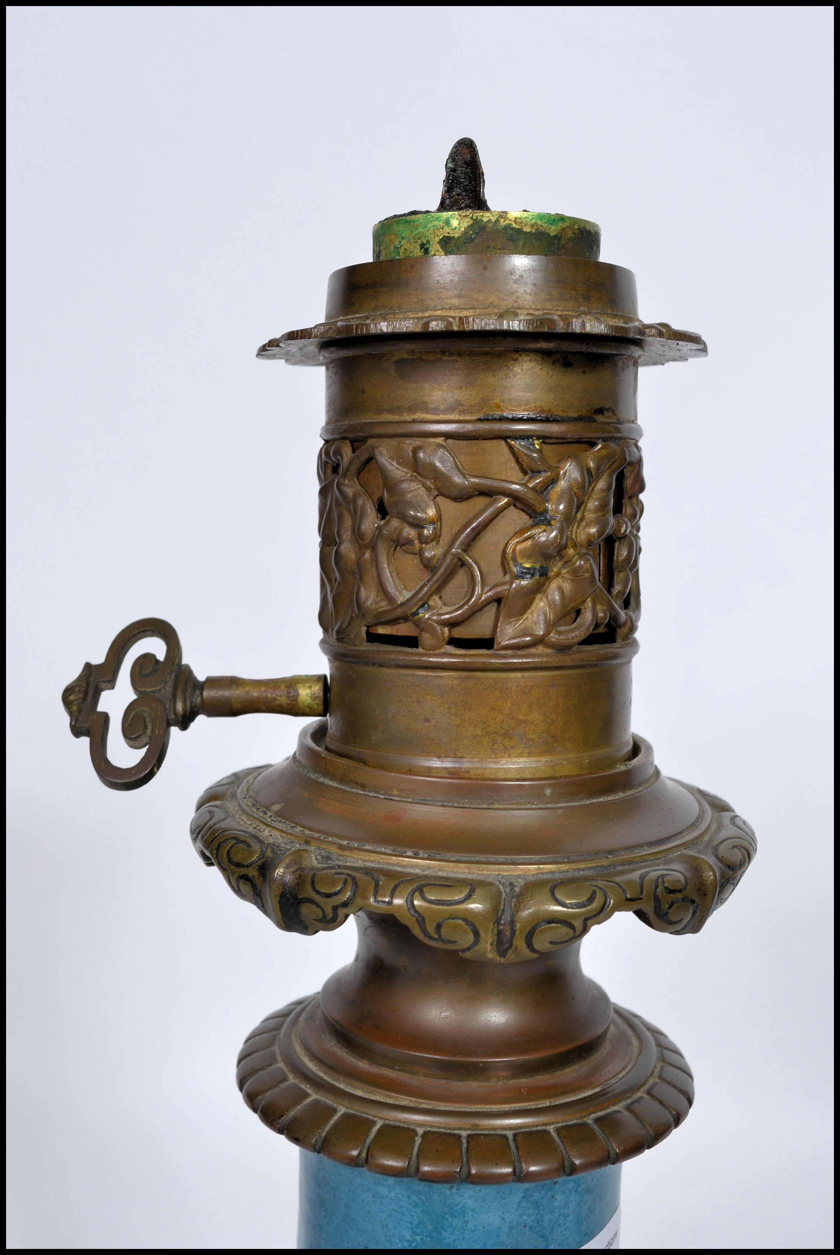 A 19th century Chinese / French table lamp in the manner of Theodore Deck. The brass ormulu - Image 7 of 7