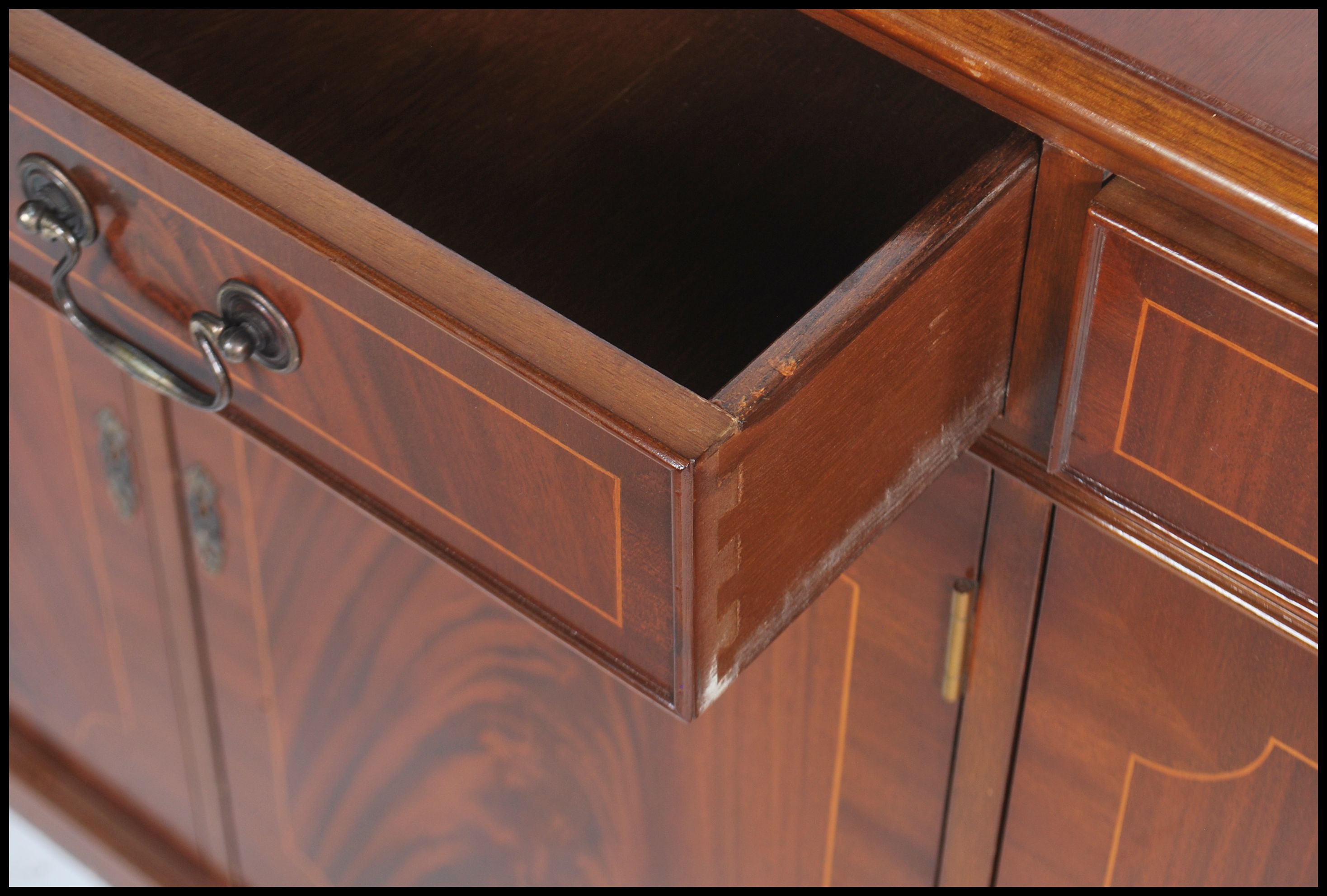 A Georgian style mahogany inlaid sideboard of small proportions being raised on a plinth base with - Image 4 of 4