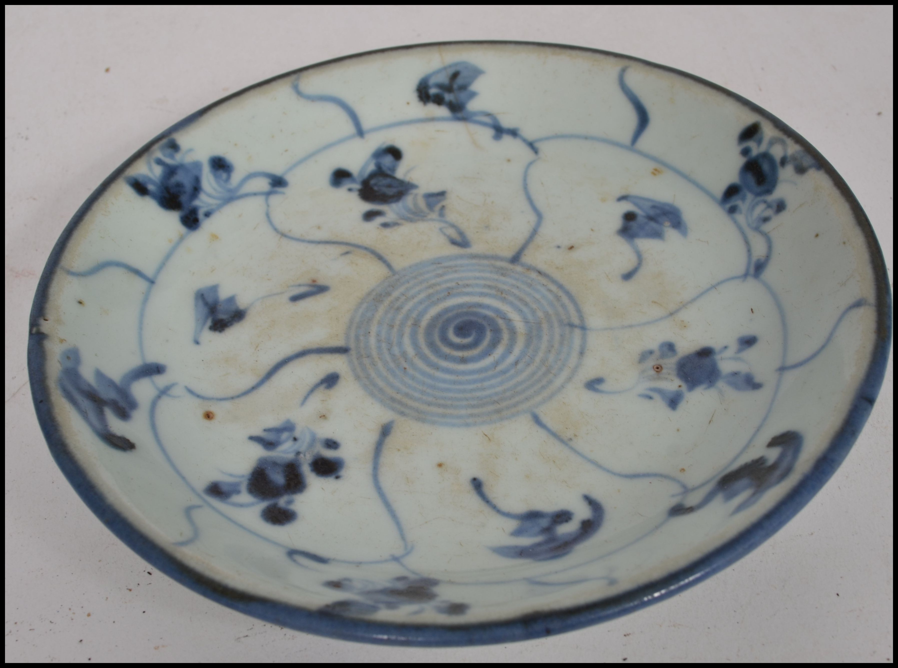 Two 19th century Oriental ceramic plates one having a central medallion with character marks to - Image 5 of 6