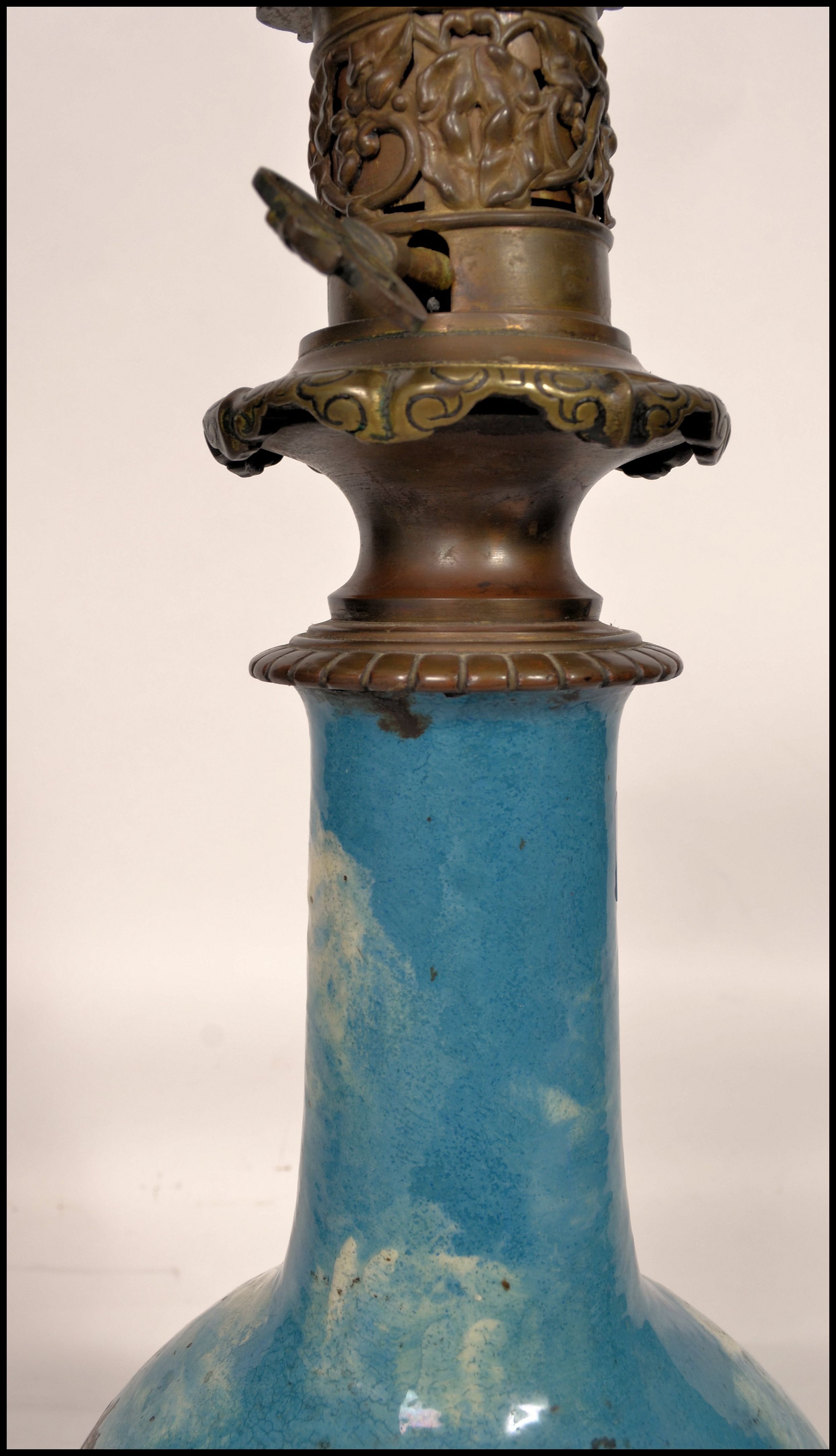 A 19th century Chinese / French table lamp in the manner of Theodore Deck. The brass ormulu - Image 6 of 7