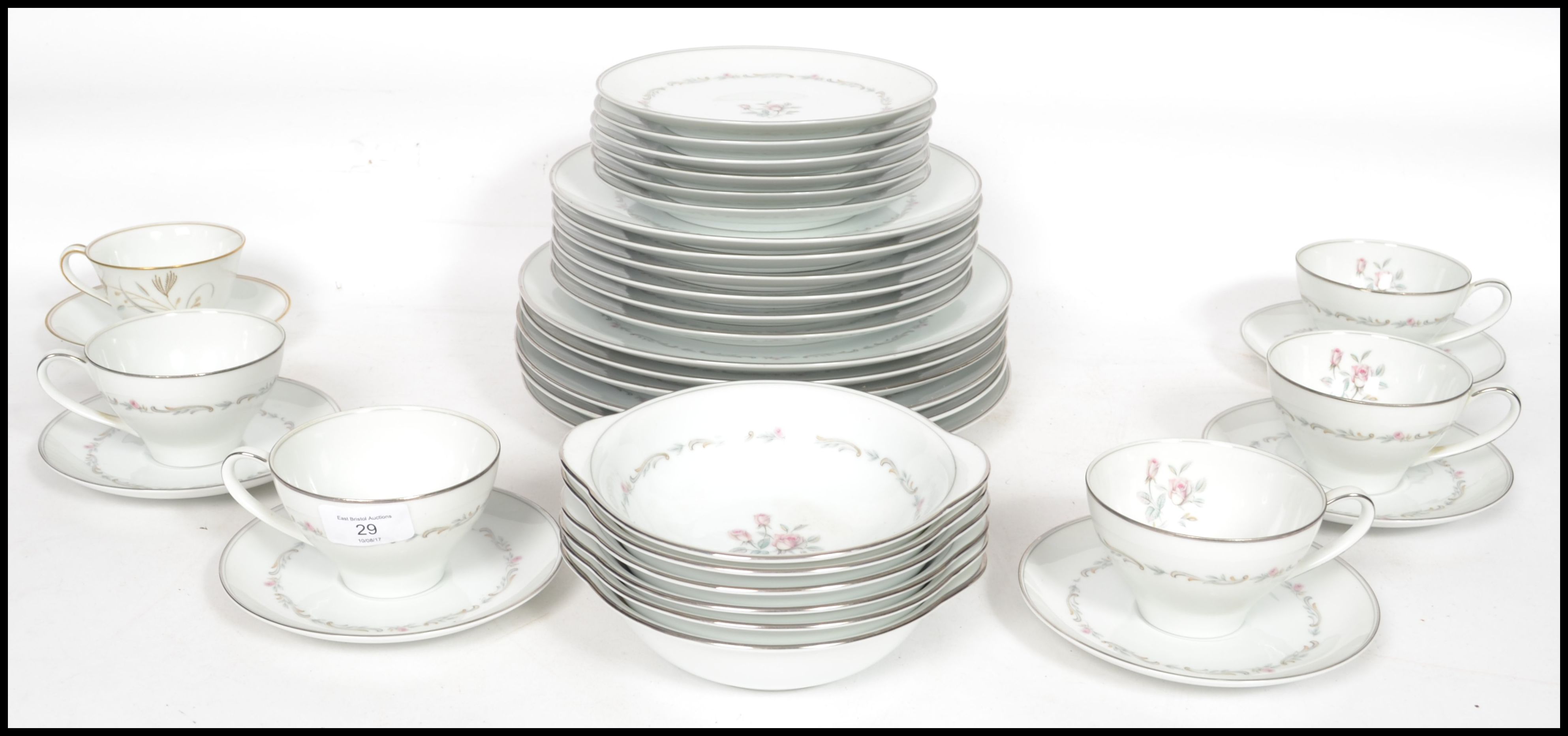 A Noritake 6 setting part tea and dinner service consisting of cups, saucer, side plates and - Image 2 of 7