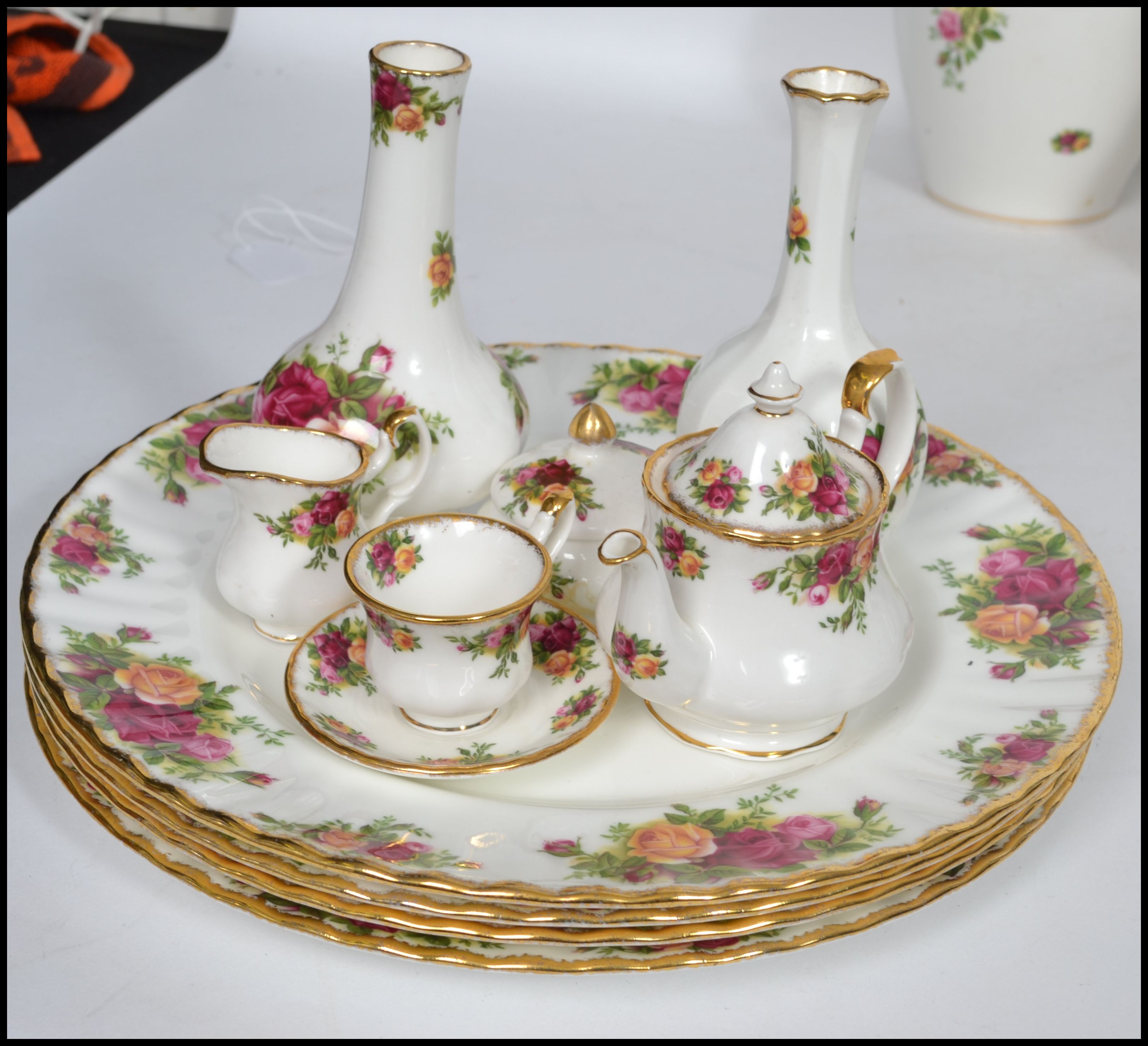 A vintage 20th century Royal Albert Old Country Roses part tea and dinner service consisting of - Image 11 of 12