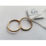 A pair of 9ct gold hoop earrings. Marked 375 Italy. Weight 0.8g . Measures approx 2cms.