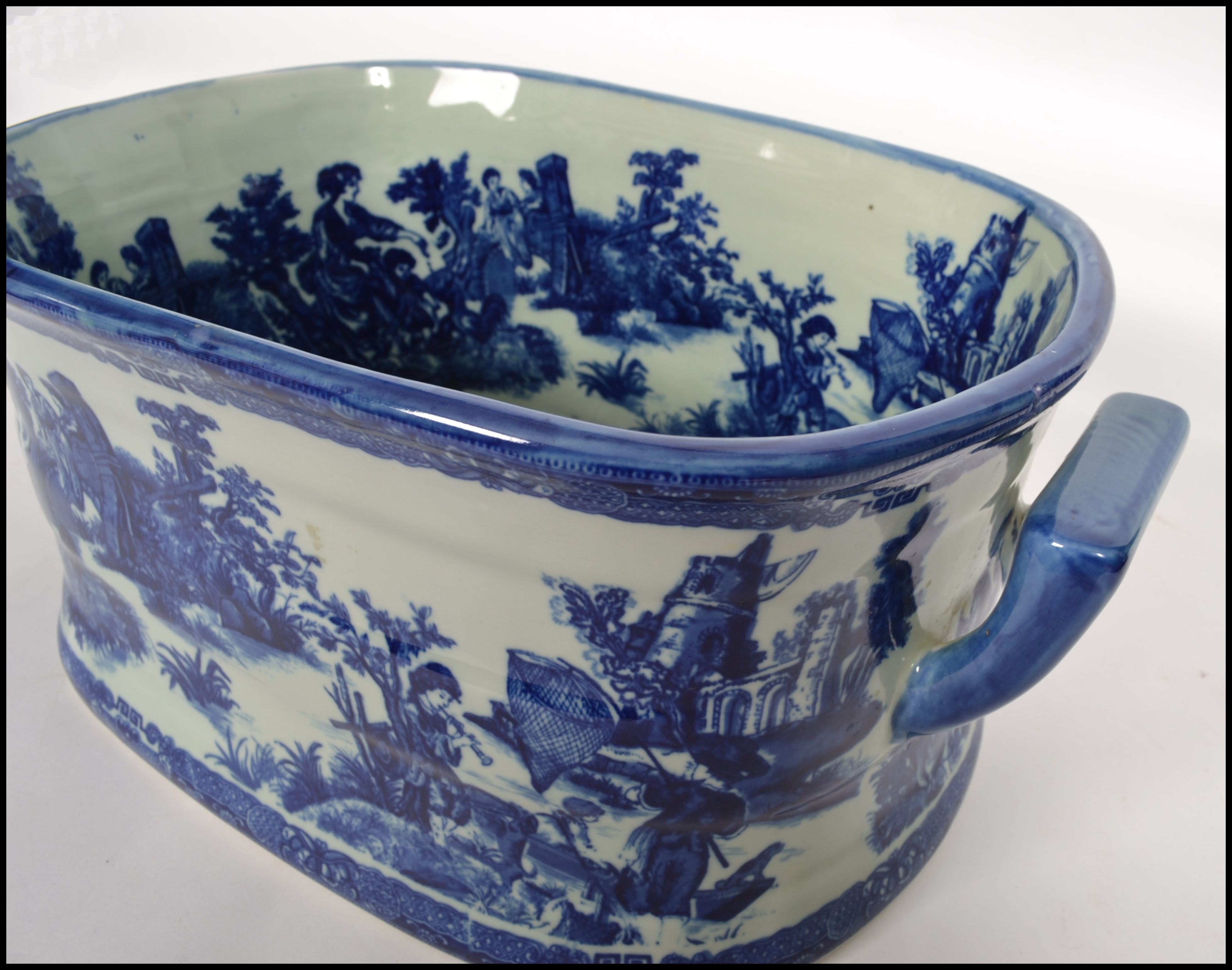A large Victorian style blue and white willow patt - Image 4 of 5