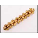 A vintage 9ct gold rope twist brooch having pin and clasp verso. Measures 4 cms long / weight 4g