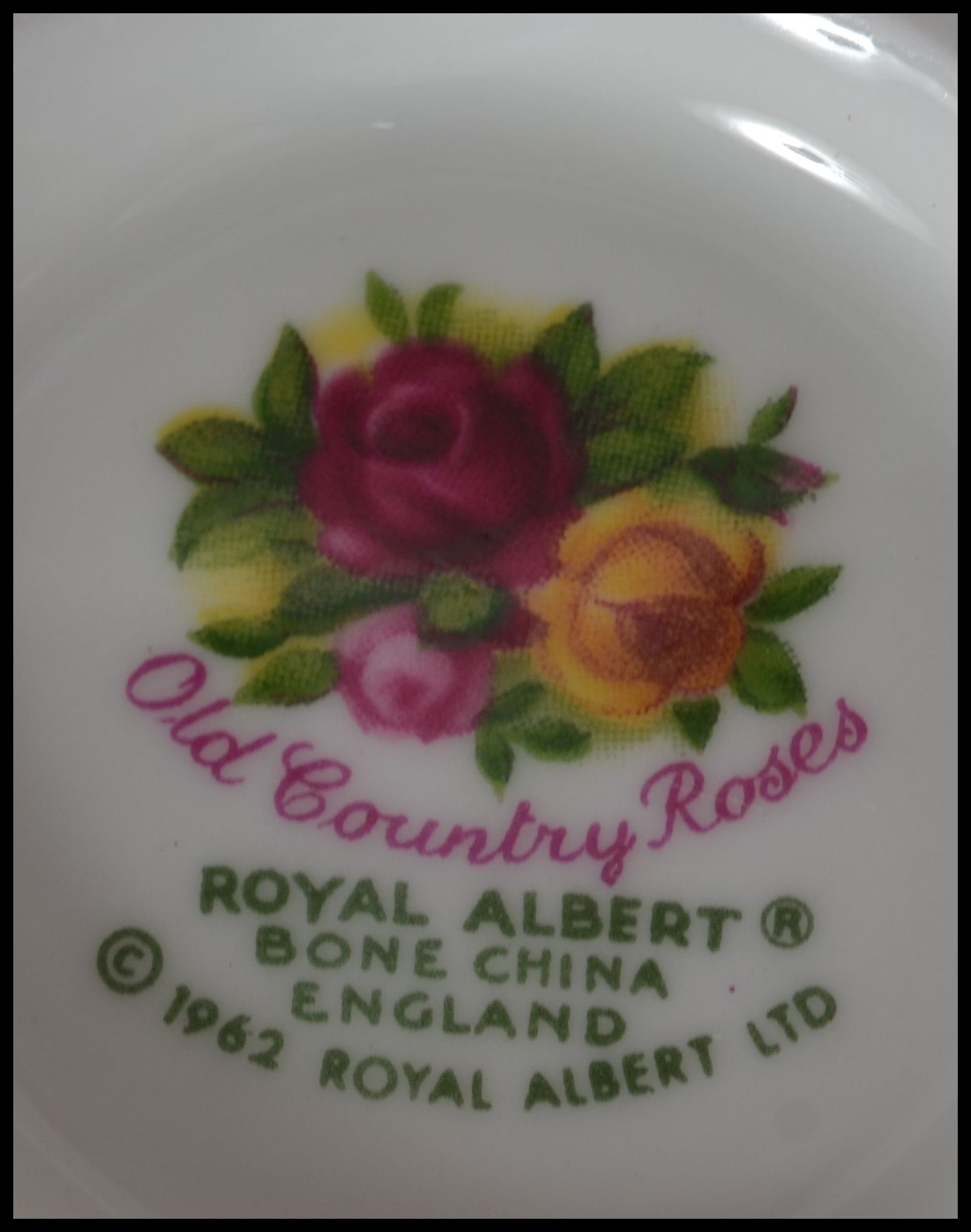 A vintage 20th century Royal Albert Old Country Roses part tea and dinner service consisting of - Image 9 of 12