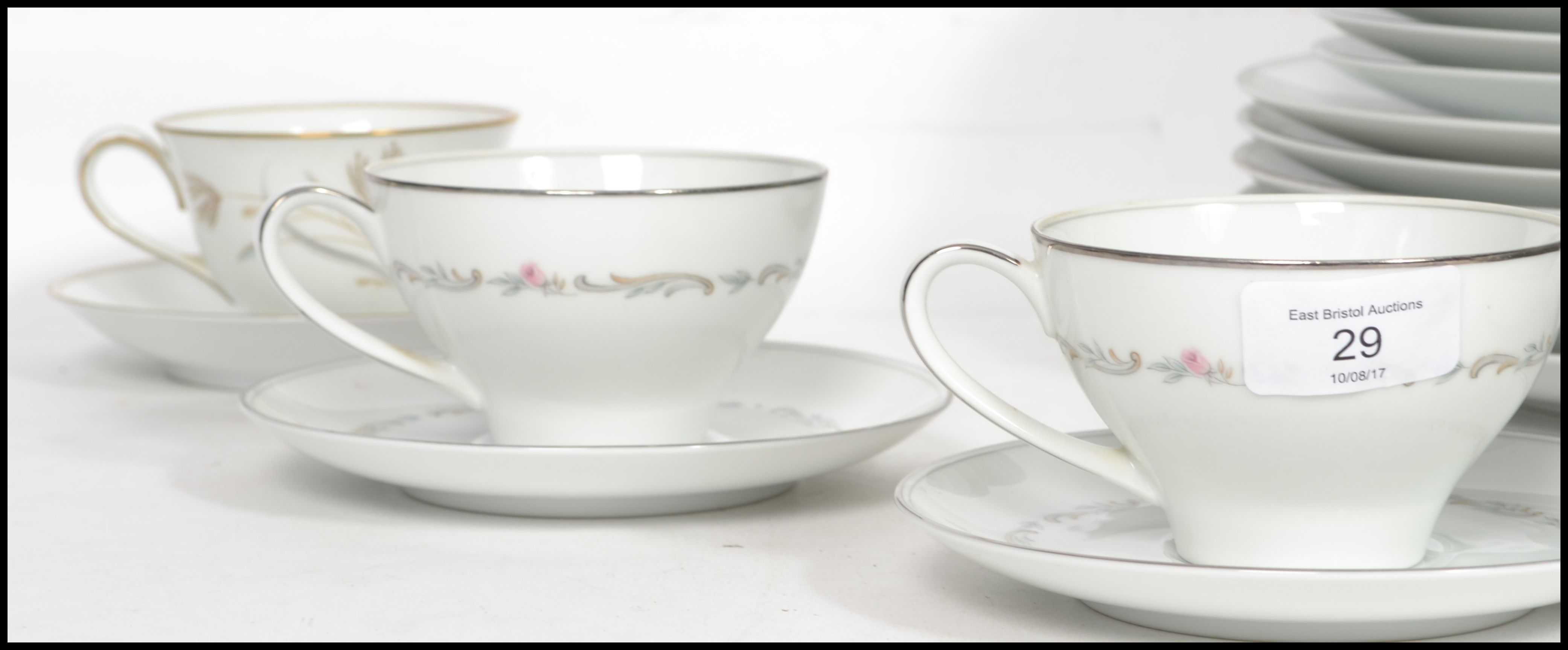 A Noritake 6 setting part tea and dinner service consisting of cups, saucer, side plates and - Image 3 of 7