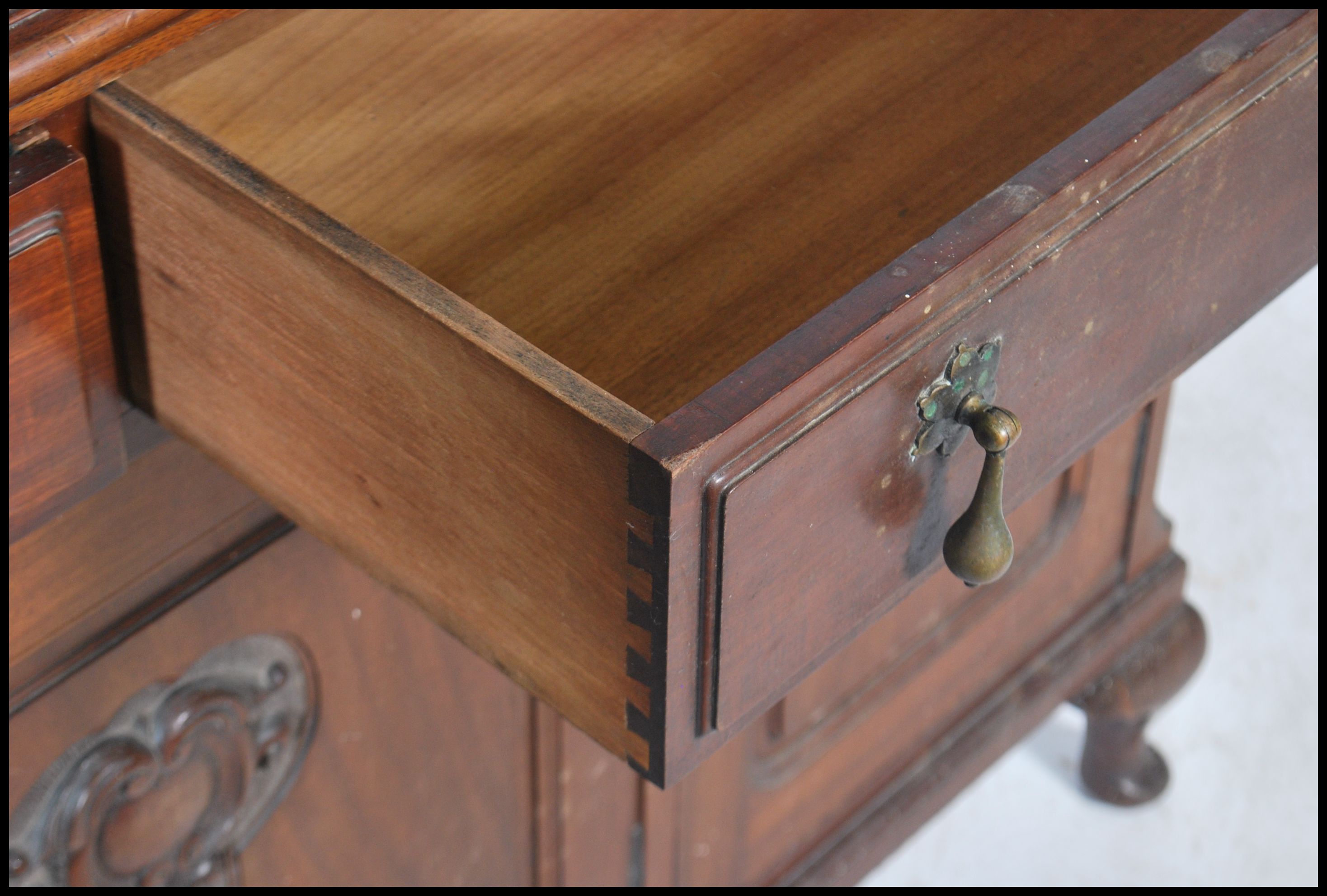 An Edwardian large mahogany mirror back sideboard - Image 4 of 7