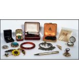 A collection of vintage and retro costume jewellery to include Brooches, Jet earrings and