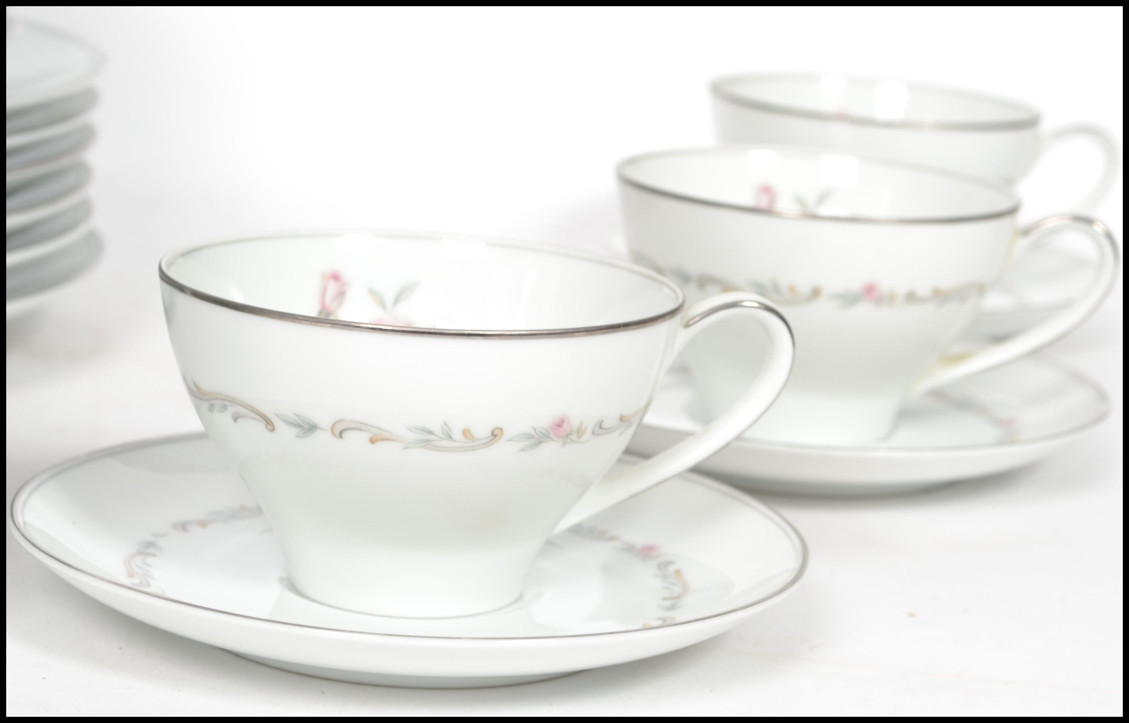 A Noritake 6 setting part tea and dinner service consisting of cups, saucer, side plates and - Image 5 of 7