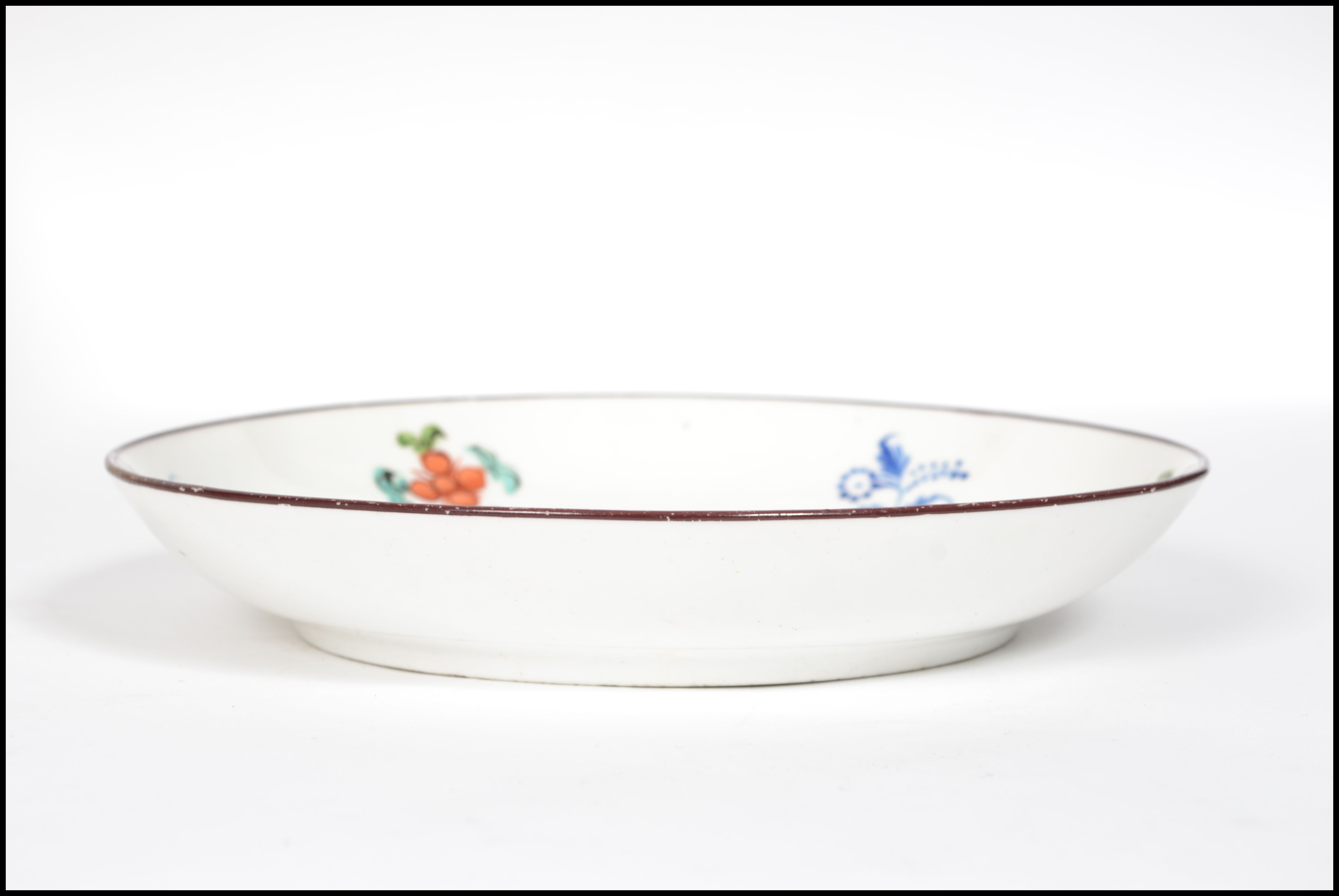 A believed early 19th century New Hall (Newhall) ceramic saucer dish with a central hand painted - Image 2 of 4