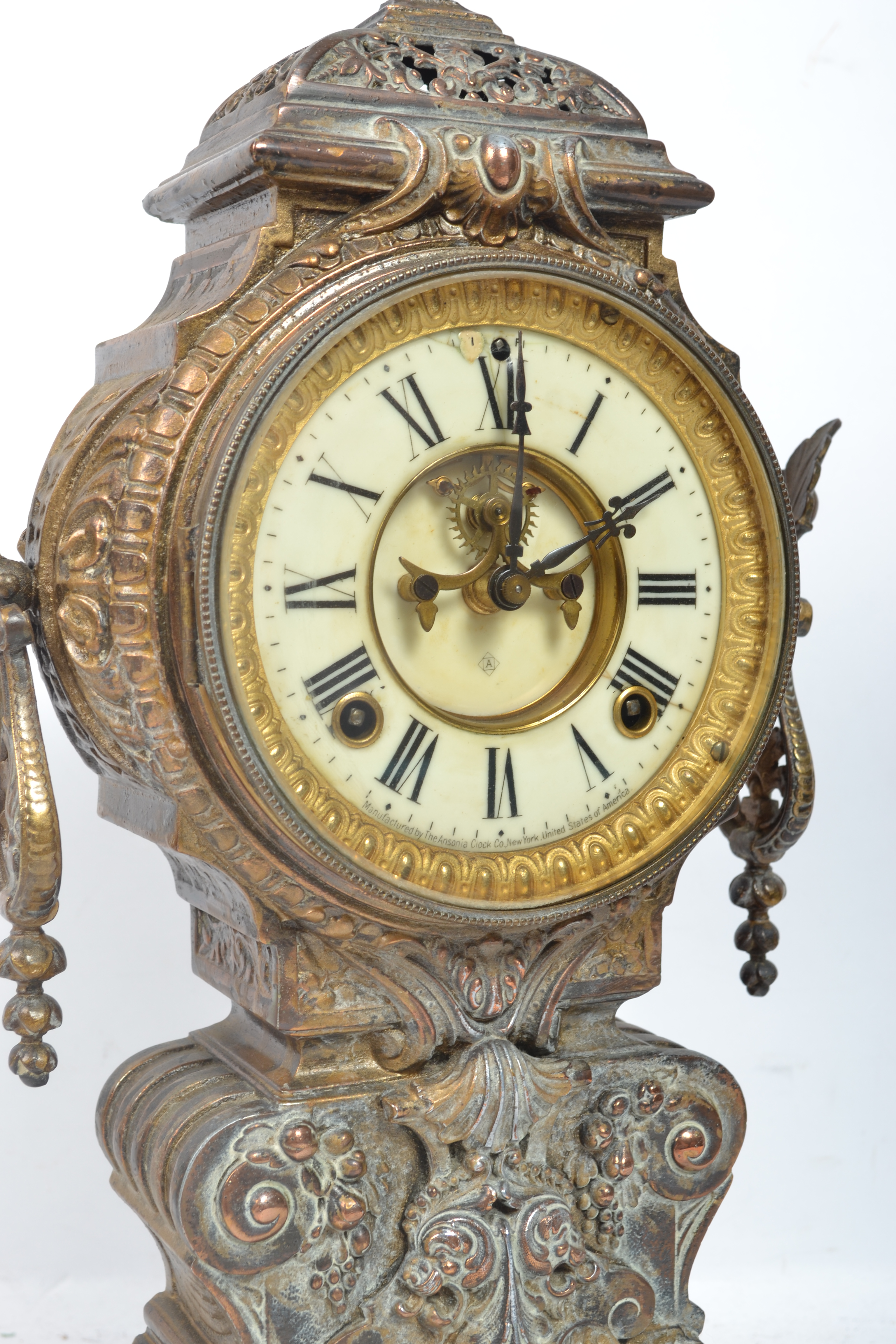 A vintage 20th century ormulu and brass Ansonia American 8 Day mantel clock having open escapement