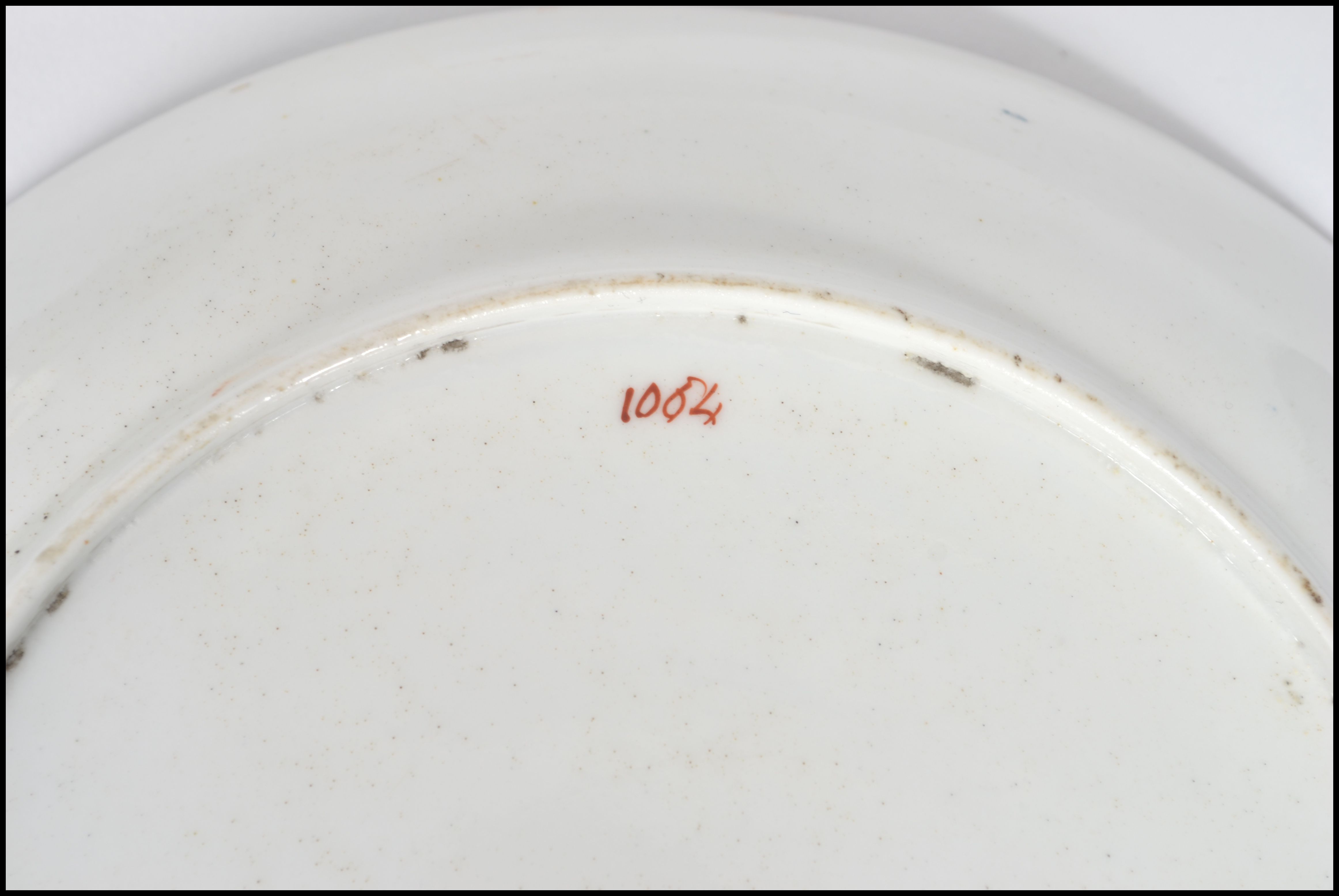 A believed early 19th century New Hall (Newhall) ceramic saucer dish with a central hand painted - Image 4 of 4