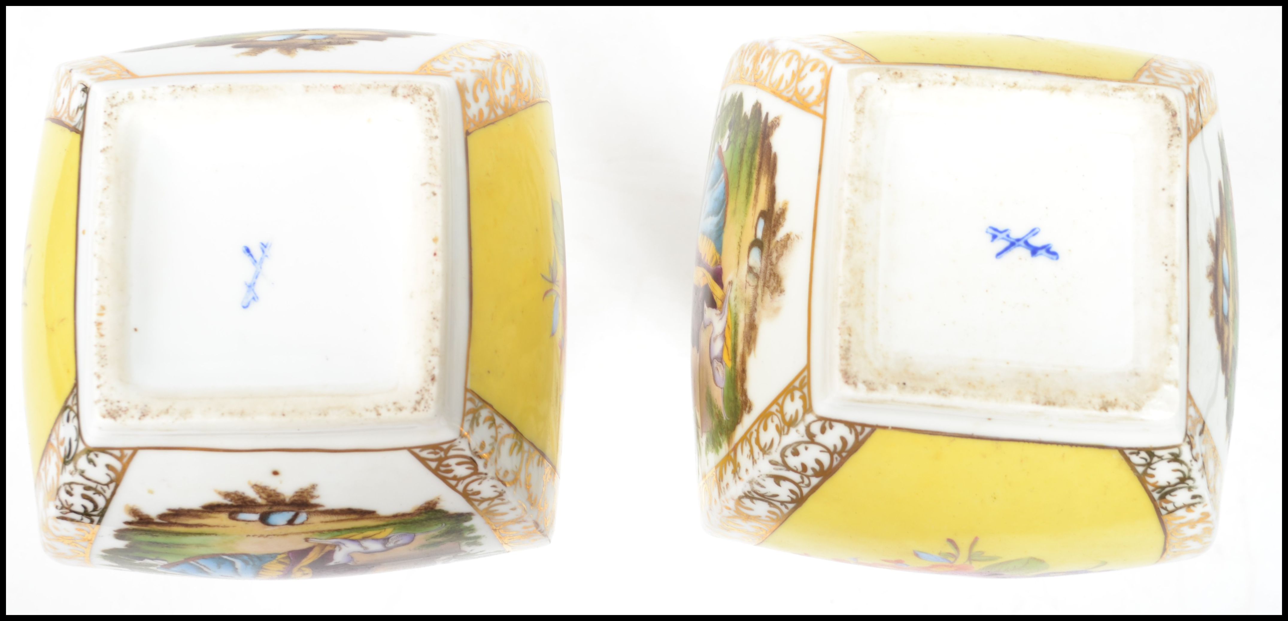 A pair of believed 19th century continental (possibly Meissen) onion vases having cartouche panels - Image 5 of 5