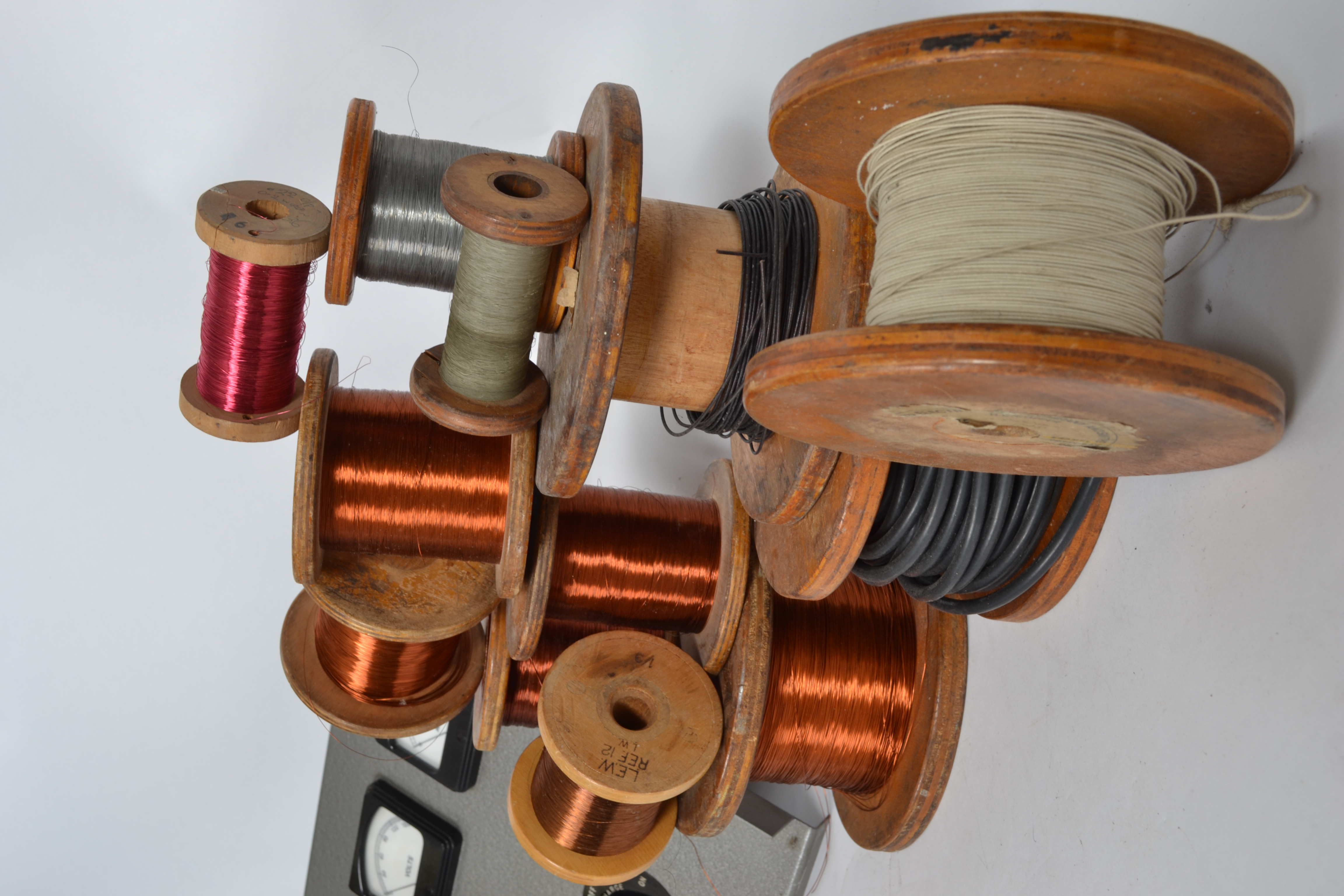 A good collection of original early 20th century copper wire on looms / spindles. Varying shapes and - Image 8 of 8