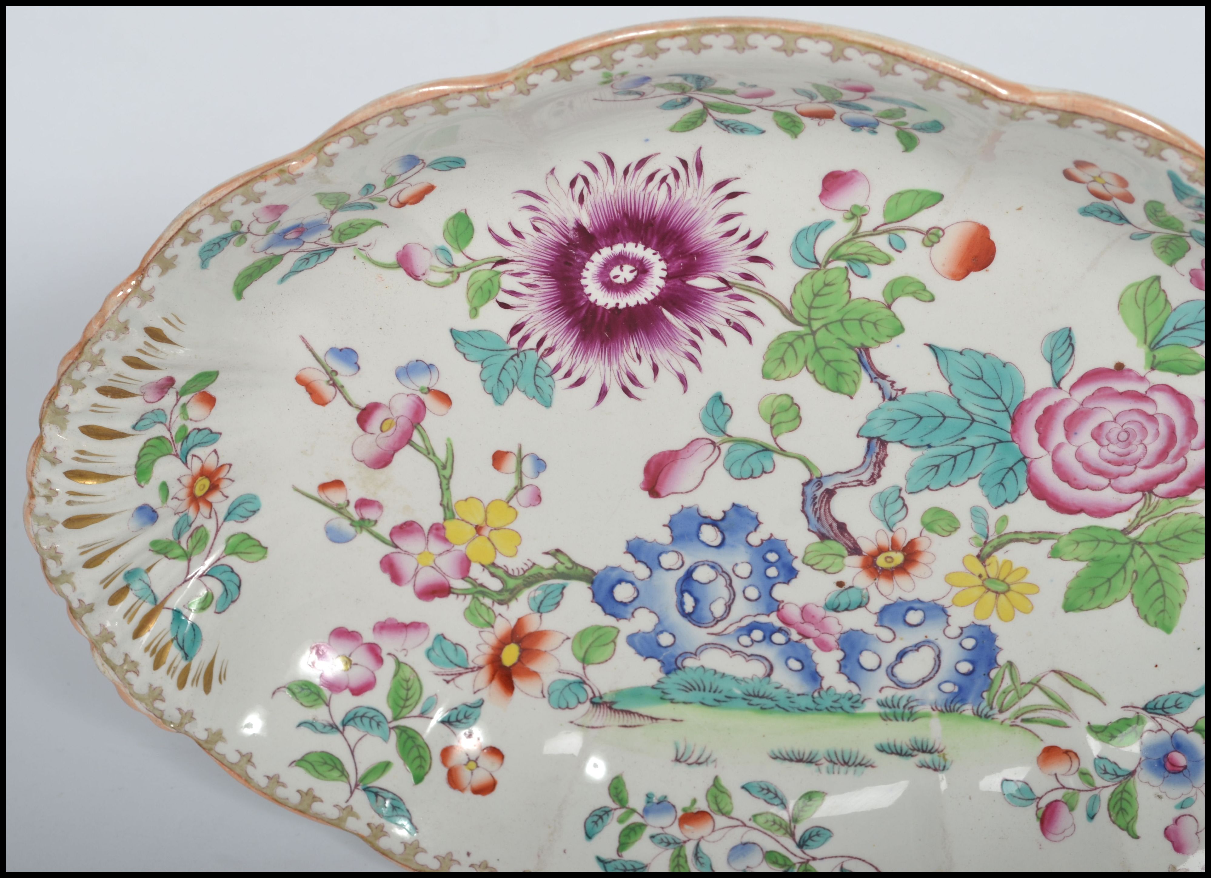 A 19th century ceramic Chinoiserie scalloped dish - Image 3 of 5
