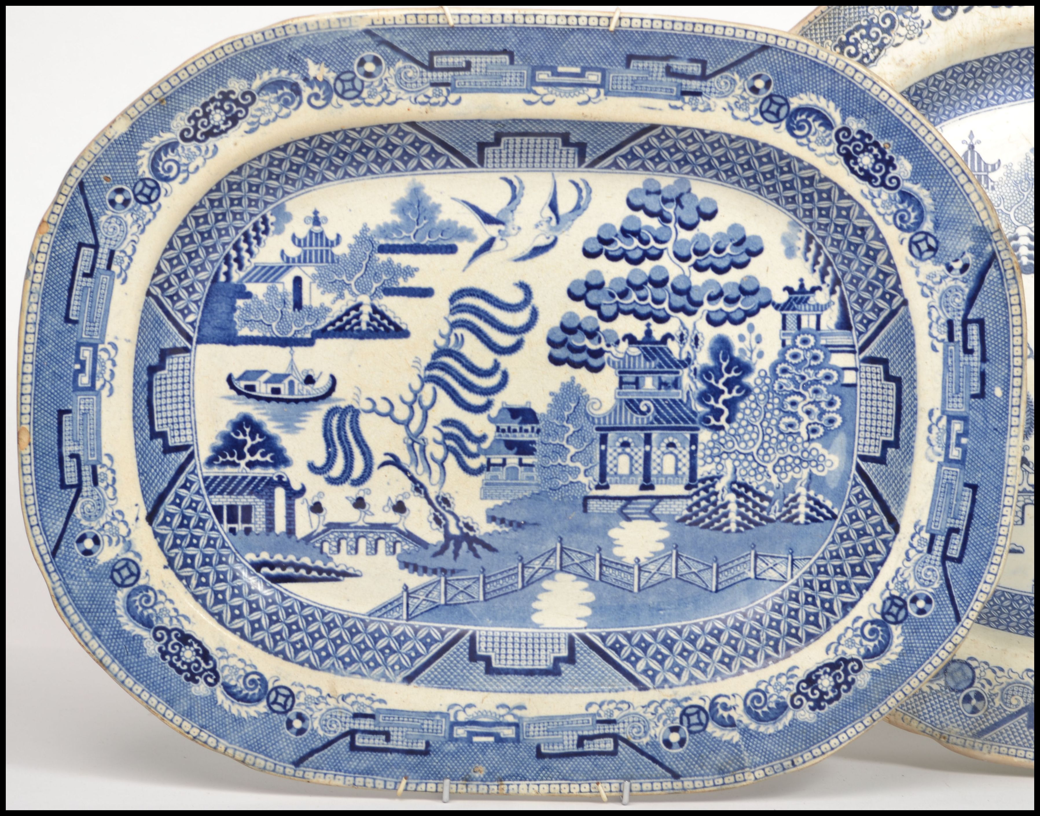 A collection of 3 blue and white willow pattern me - Image 2 of 7