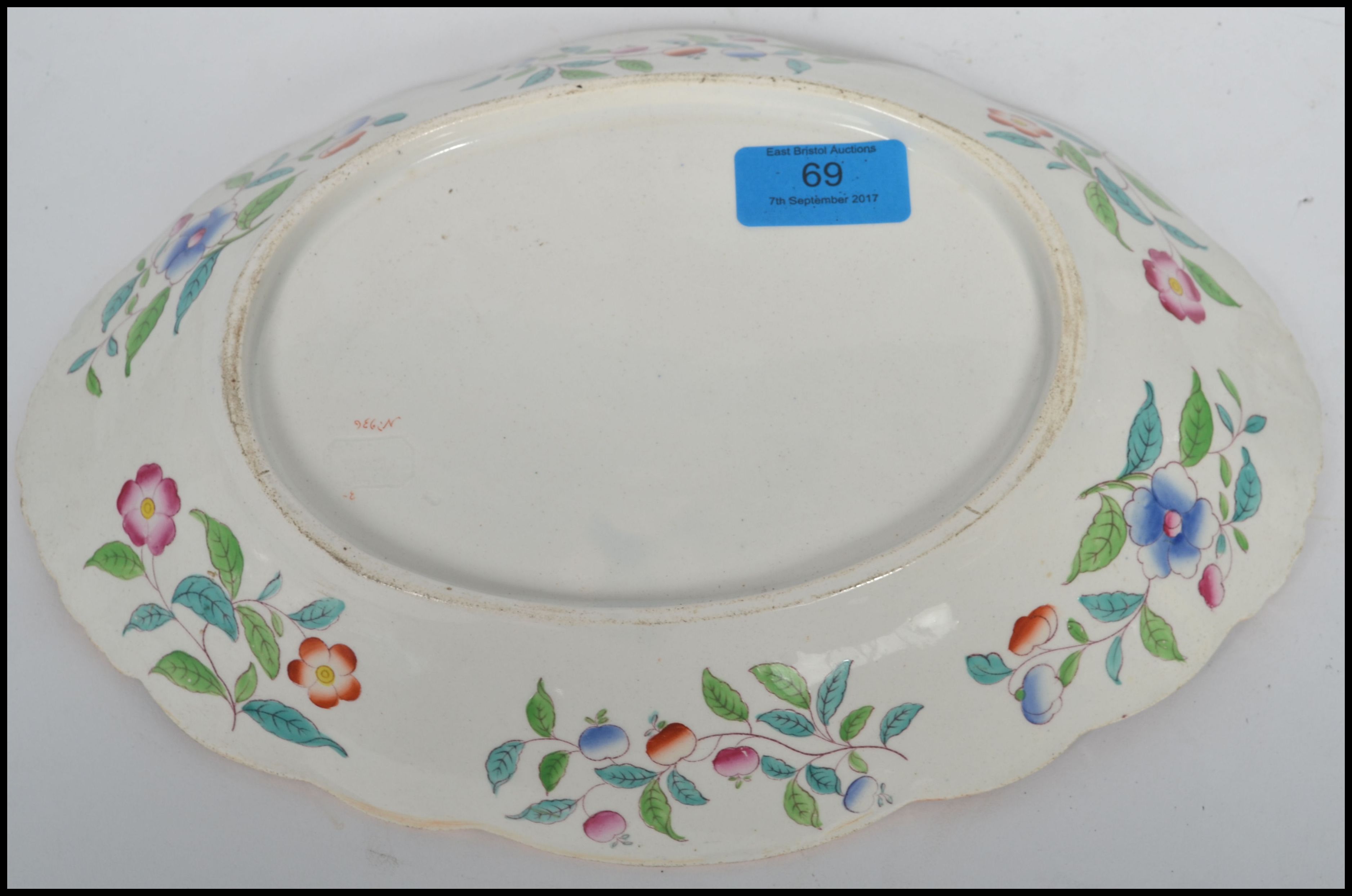 A 19th century ceramic Chinoiserie scalloped dish - Image 4 of 5