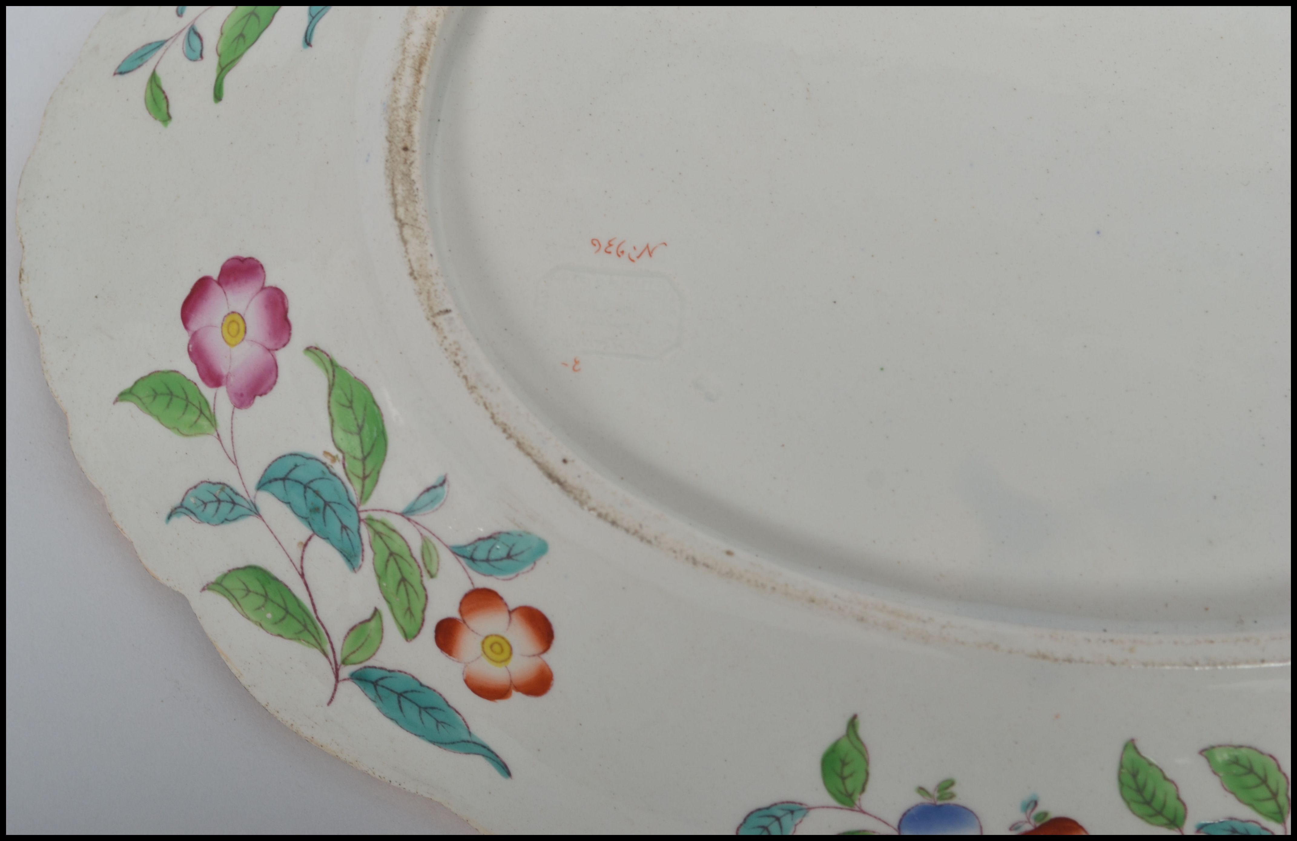 A 19th century ceramic Chinoiserie scalloped dish - Image 5 of 5