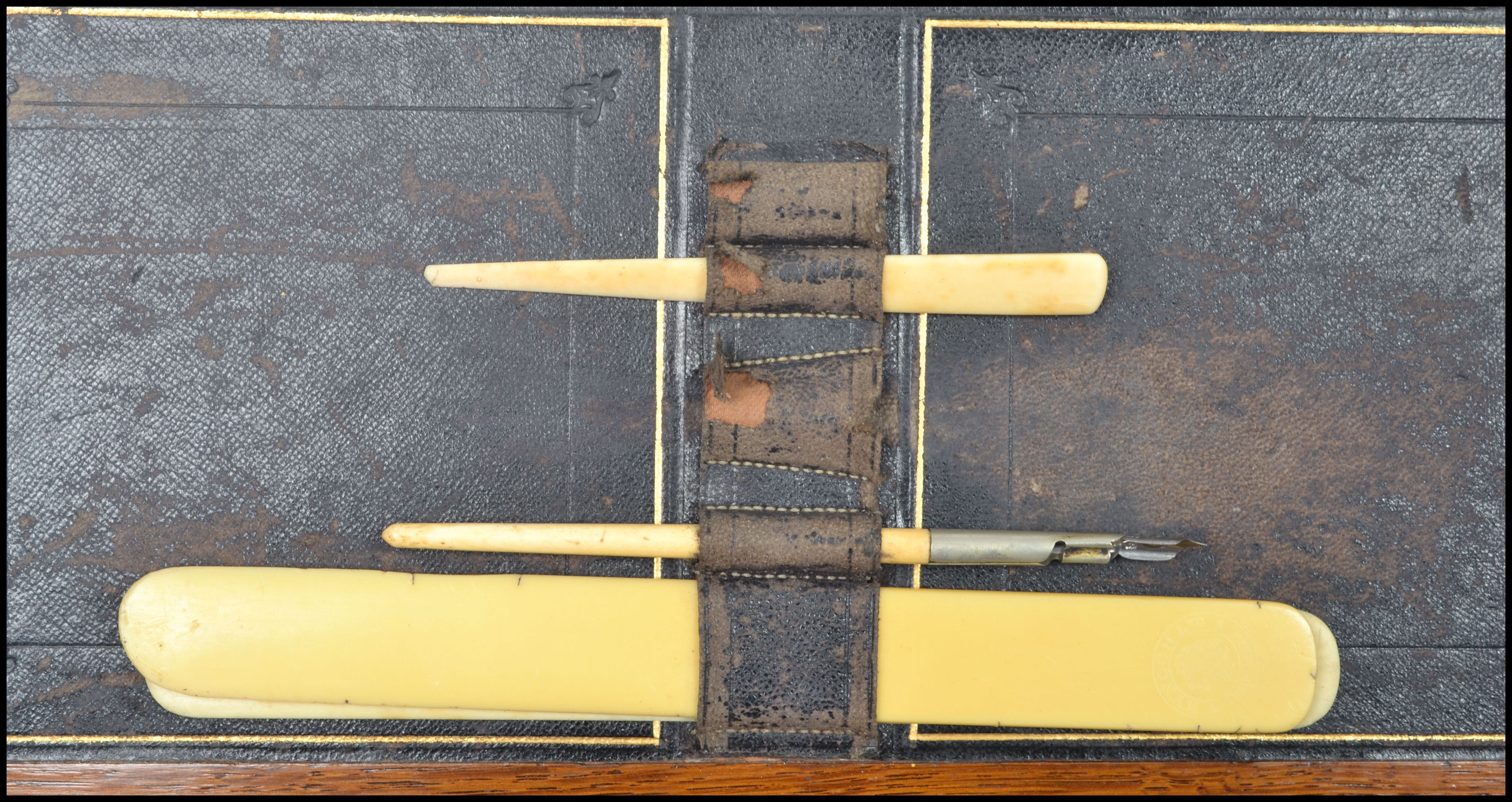 A very good early 20th century  Edwardian oak metamorphic desk tidy / stationery box. Pull action - Image 6 of 8