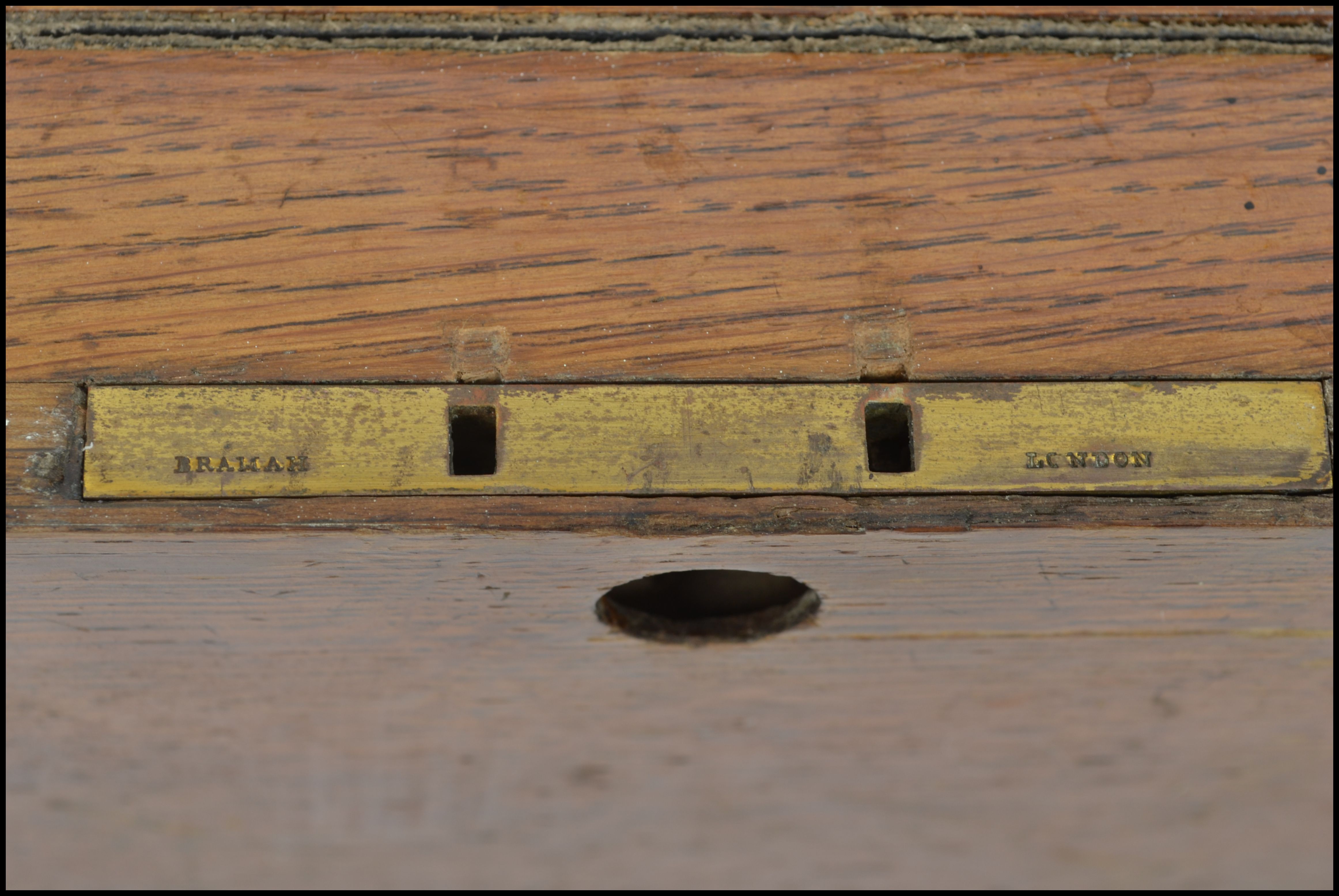 A very good early 20th century  Edwardian oak metamorphic desk tidy / stationery box. Pull action - Image 8 of 8