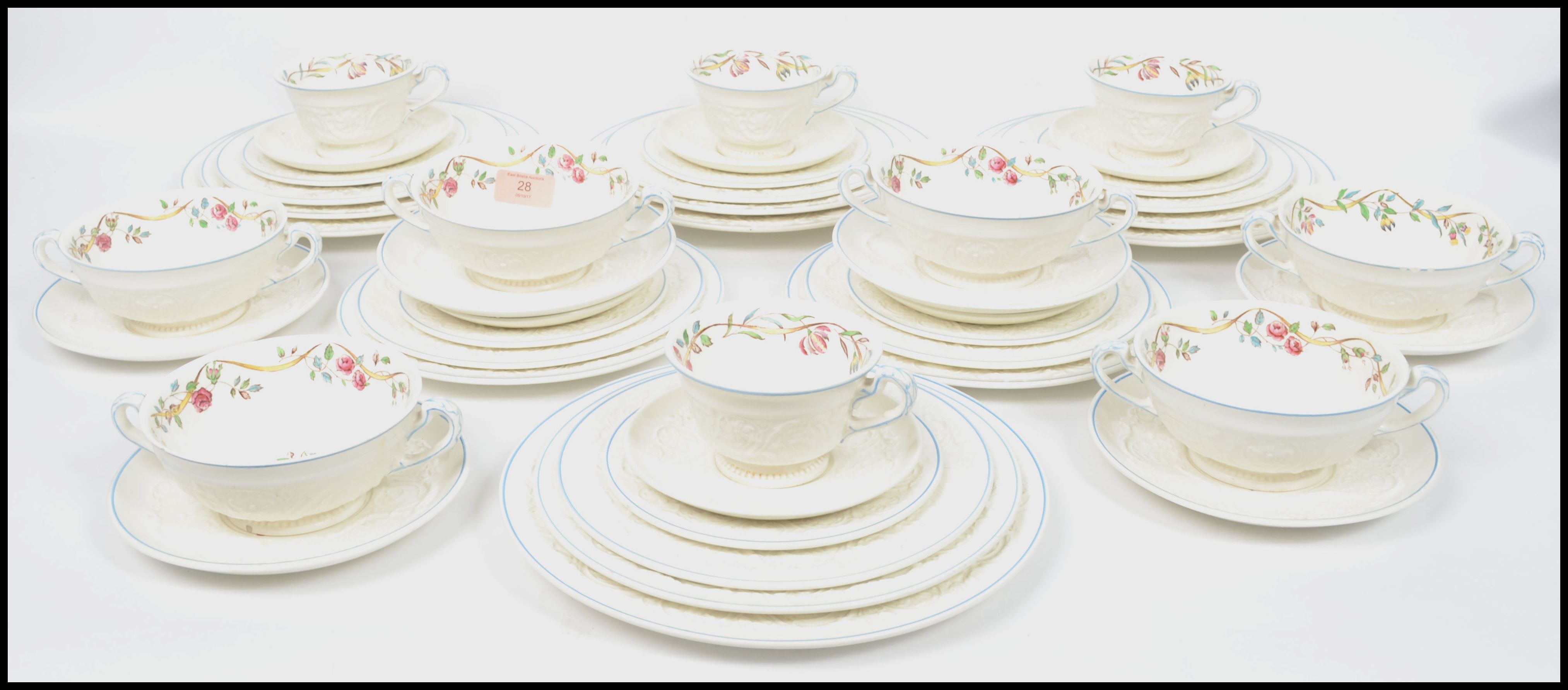 An extensive Wedgwood Patrician ' Argyle ' pattern to consist of plates of various sizes, soup - Image 2 of 8