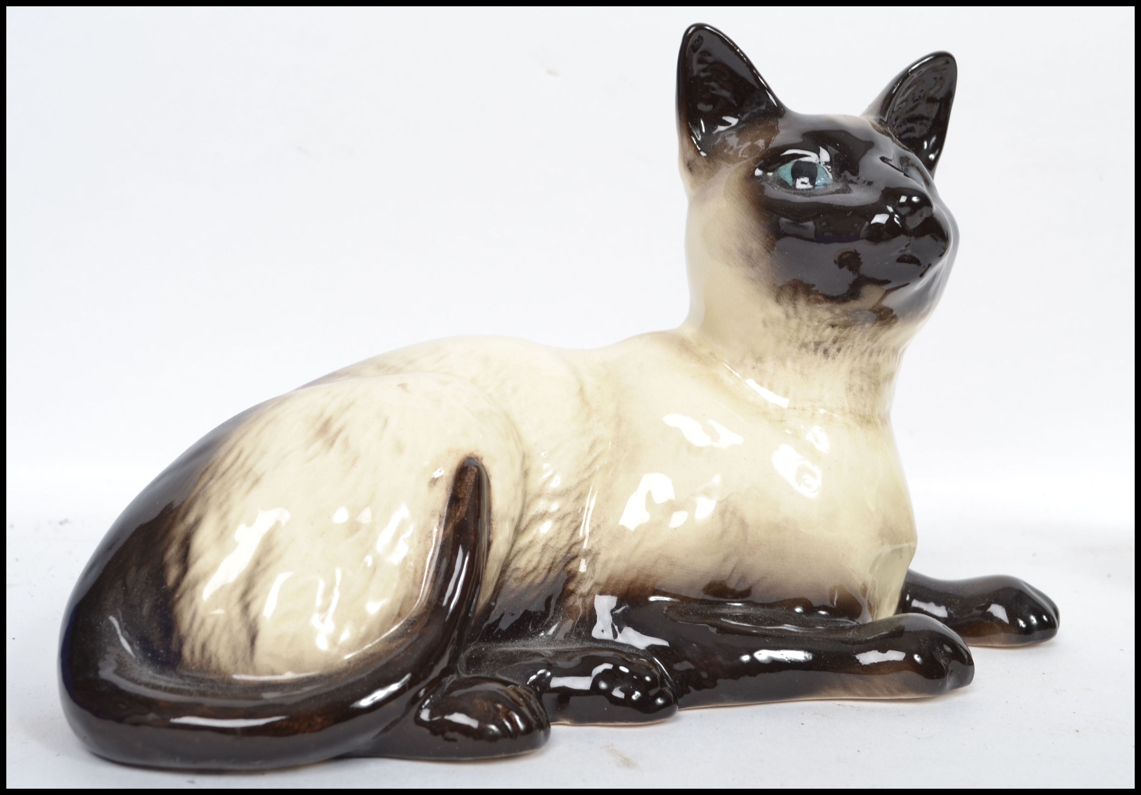 A group of vintage ceramic cats to include a Royal Doulton 1296 a Beswick 1887 and a Beswick 1559. - Image 4 of 7