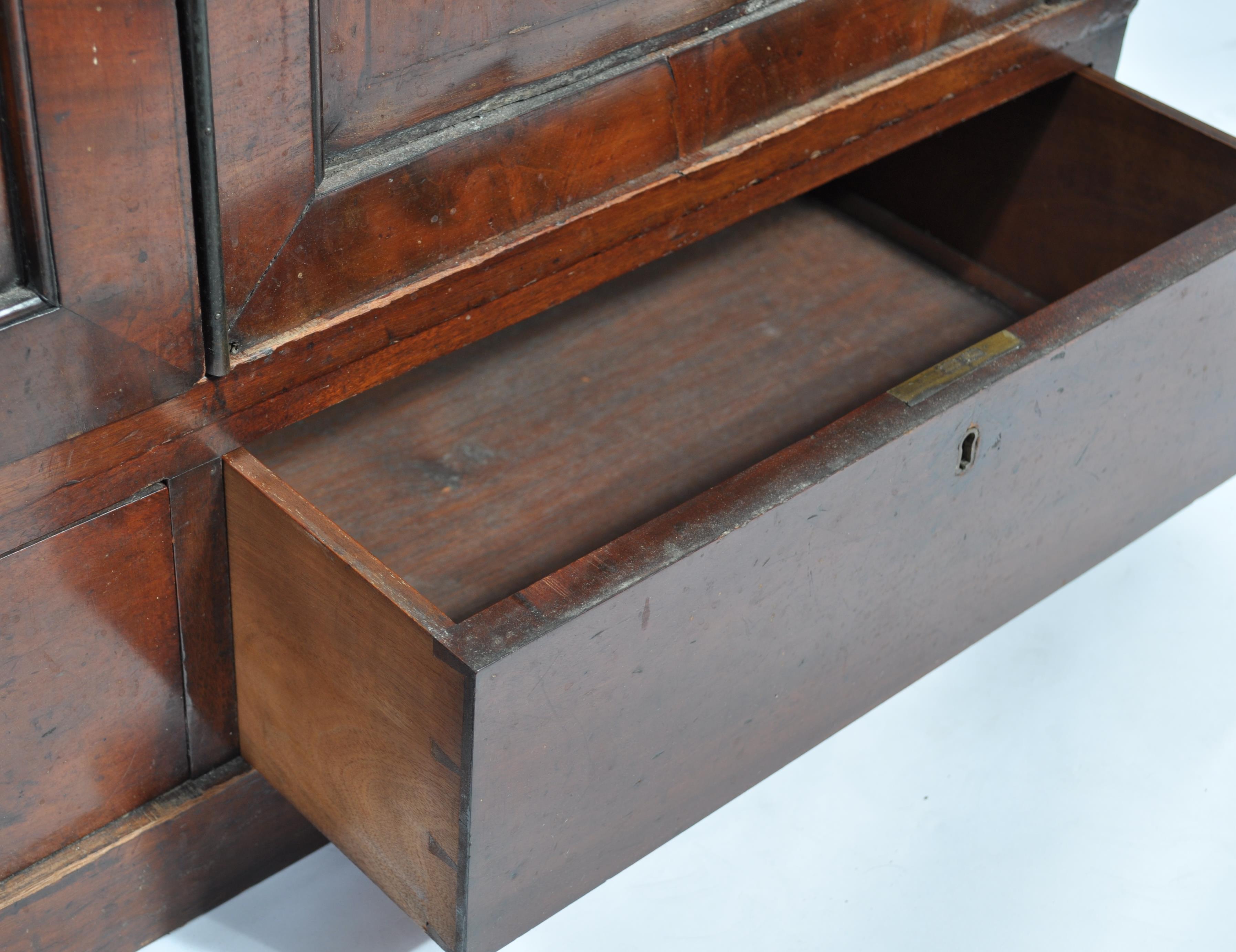 A 19th century Regency mahogany and marble top collectors / specimen cabinet. Raised on a plinth - Image 7 of 10