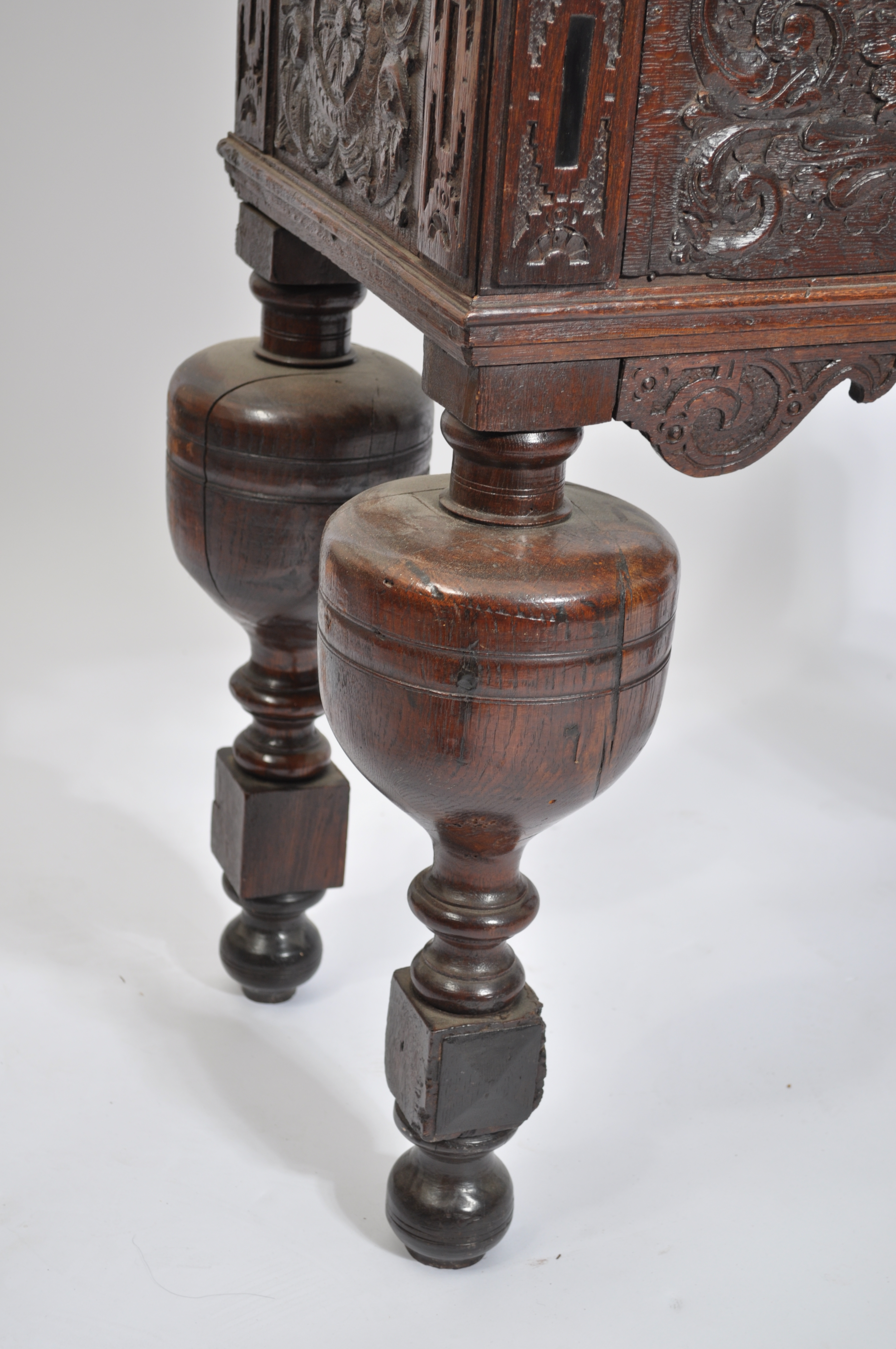 A late 17th / 18th century dutch / Flemish church vestry cabinet on stand. The solid oak carved - Image 7 of 15