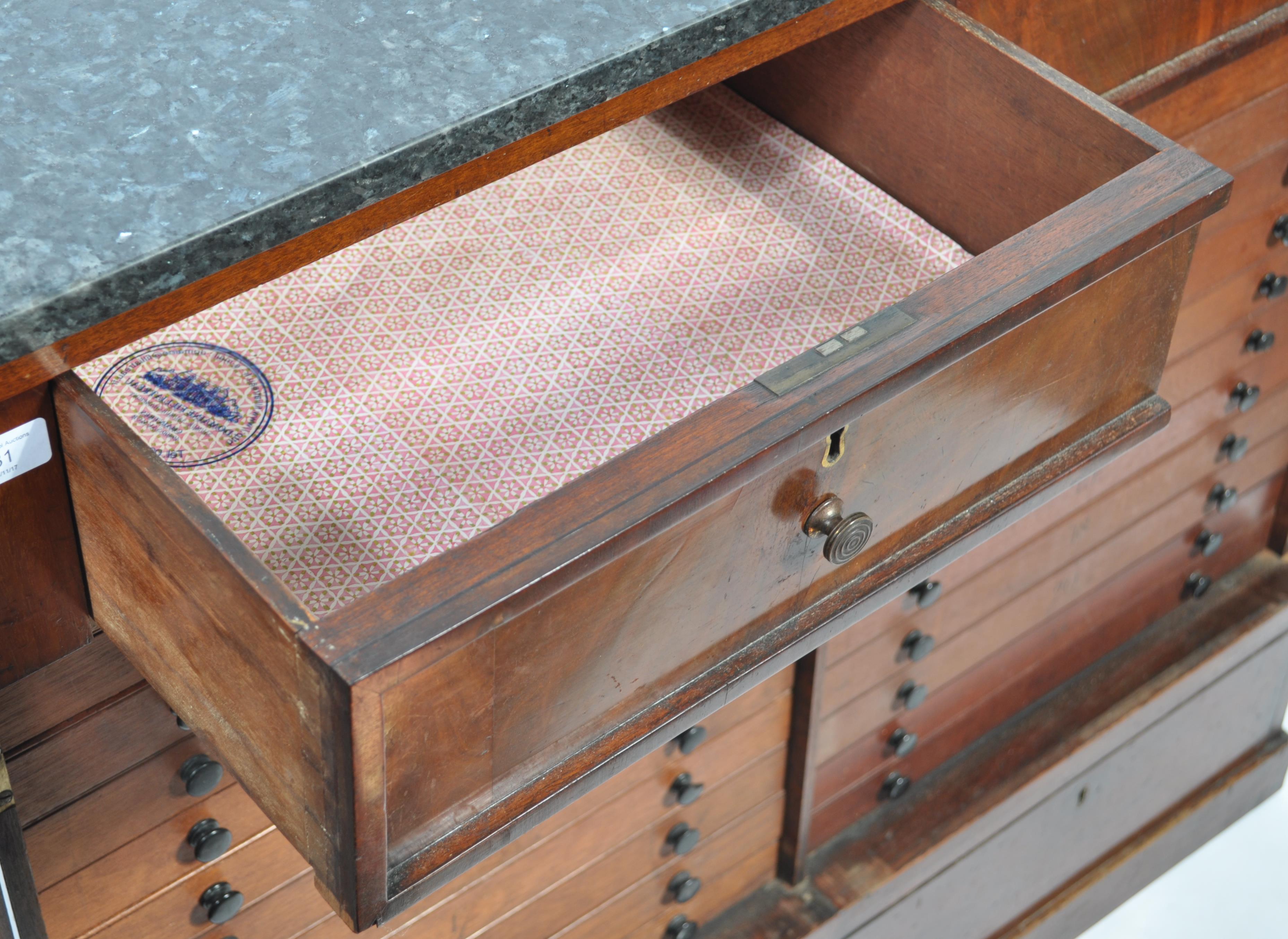 A 19th century Regency mahogany and marble top collectors / specimen cabinet. Raised on a plinth - Image 5 of 10