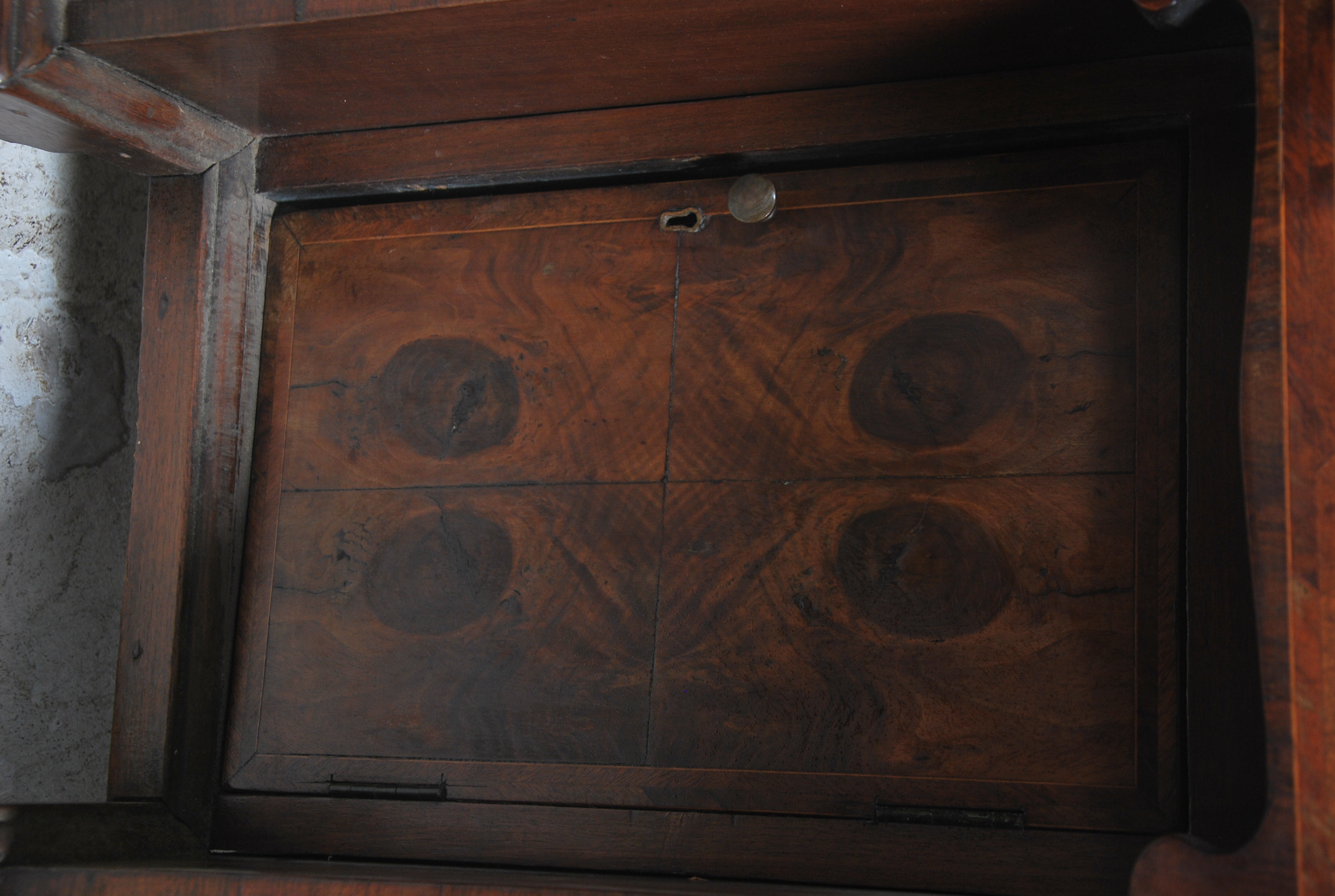 An 18th century Queen Anne walnut kneehole desk of - Image 5 of 12