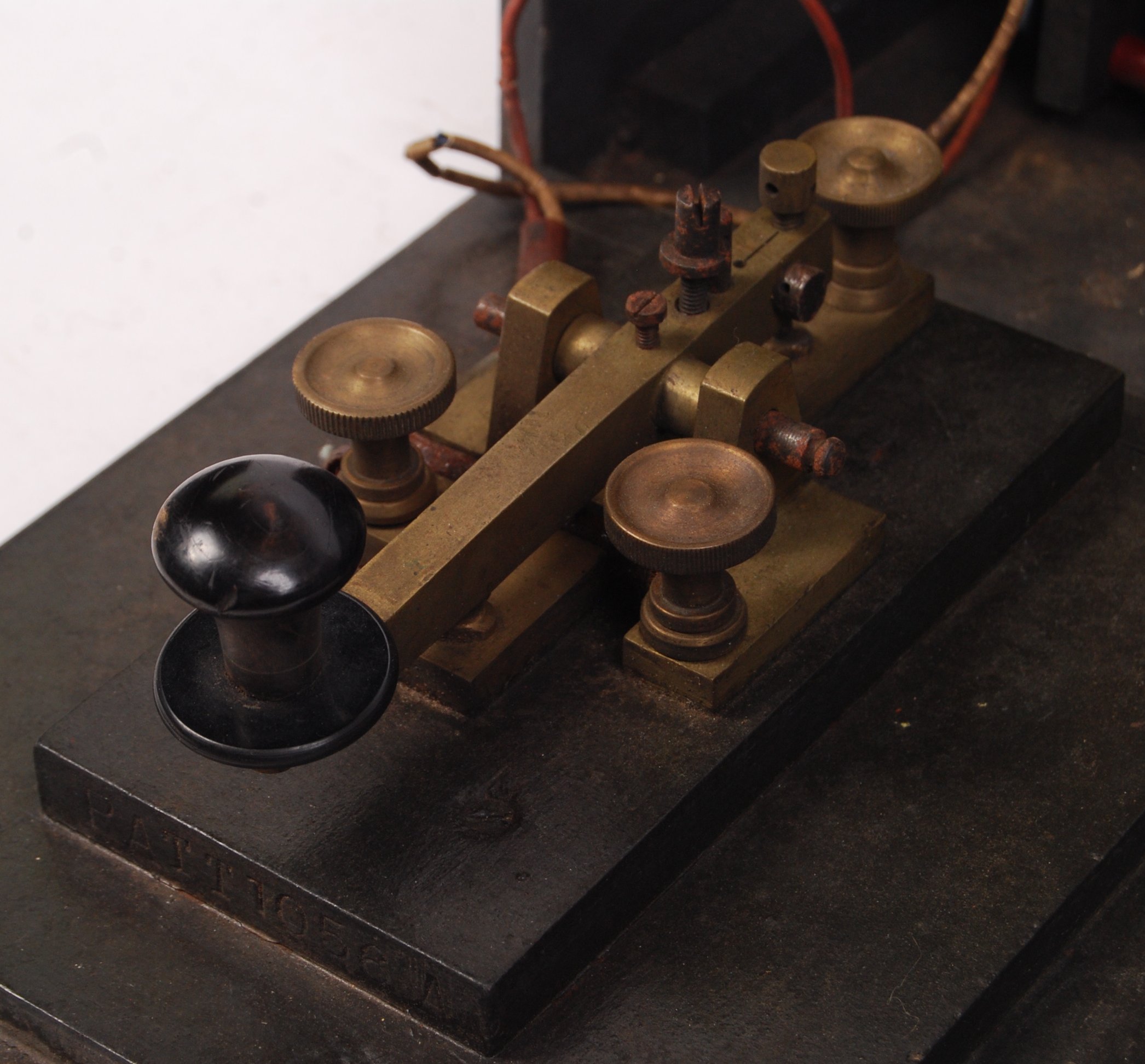 RARE 1930's MORSE CODE TRAINING BOX - Image 2 of 7